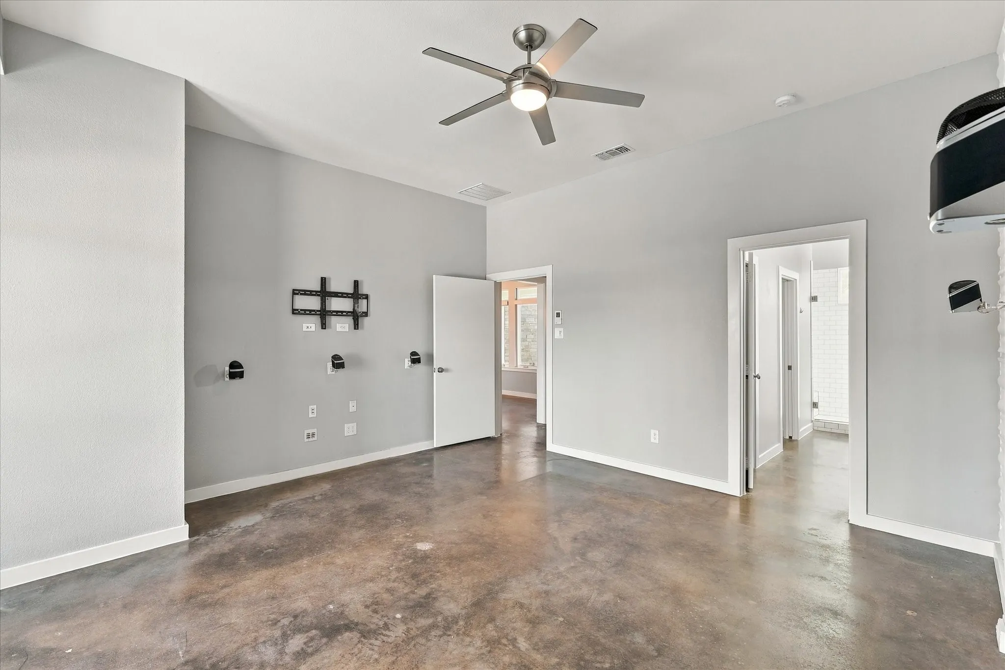 Main Br. is split down for privacy & has an accent wall & sitting area.