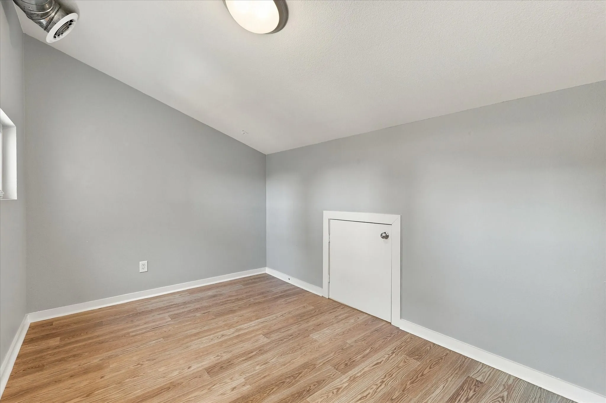 There is an office room or use for anything you need it for.