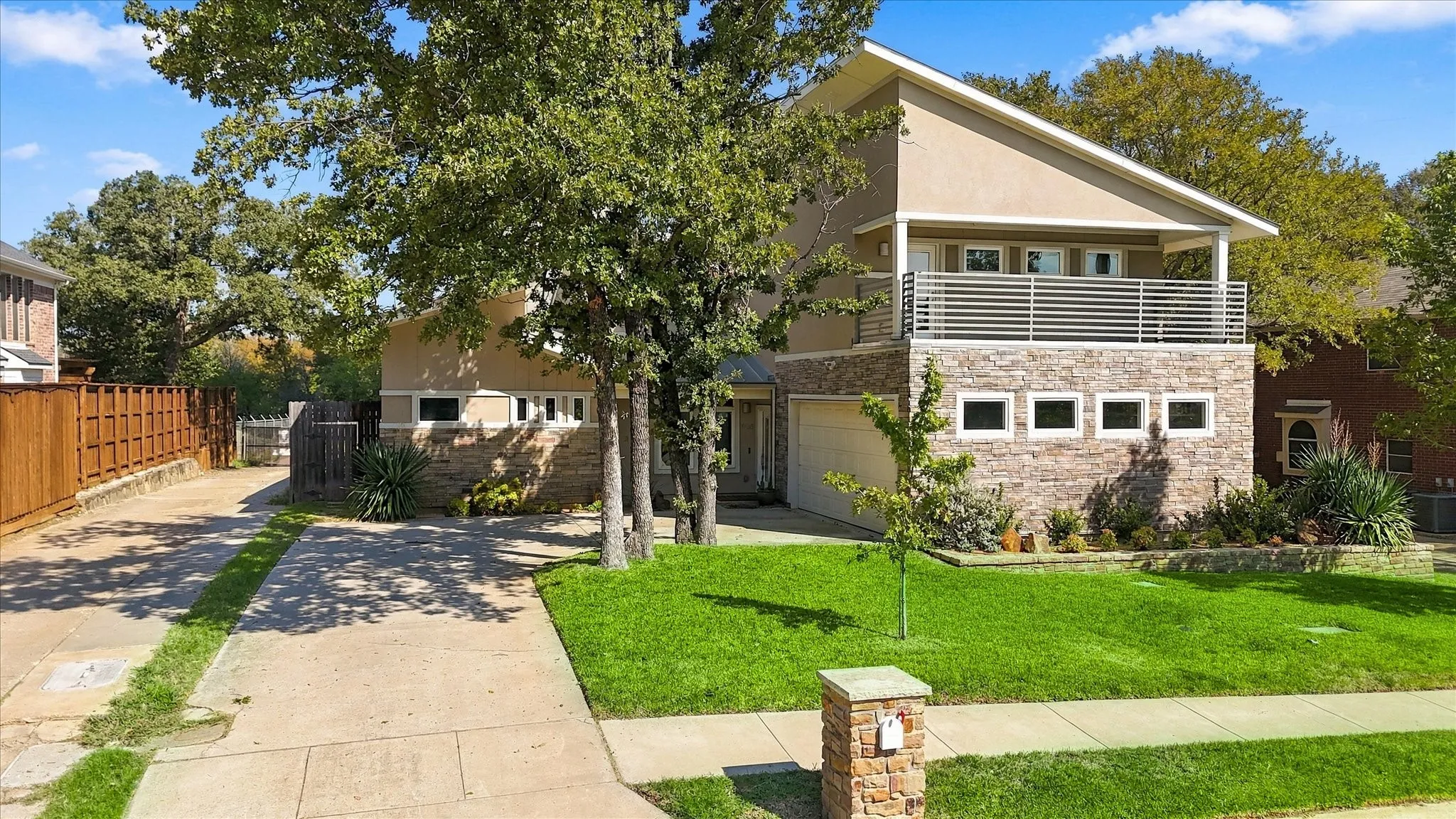 Modern contemporary open plan with apx 2700 sqft, Pool, Office & 2 living areas! NO HOA!