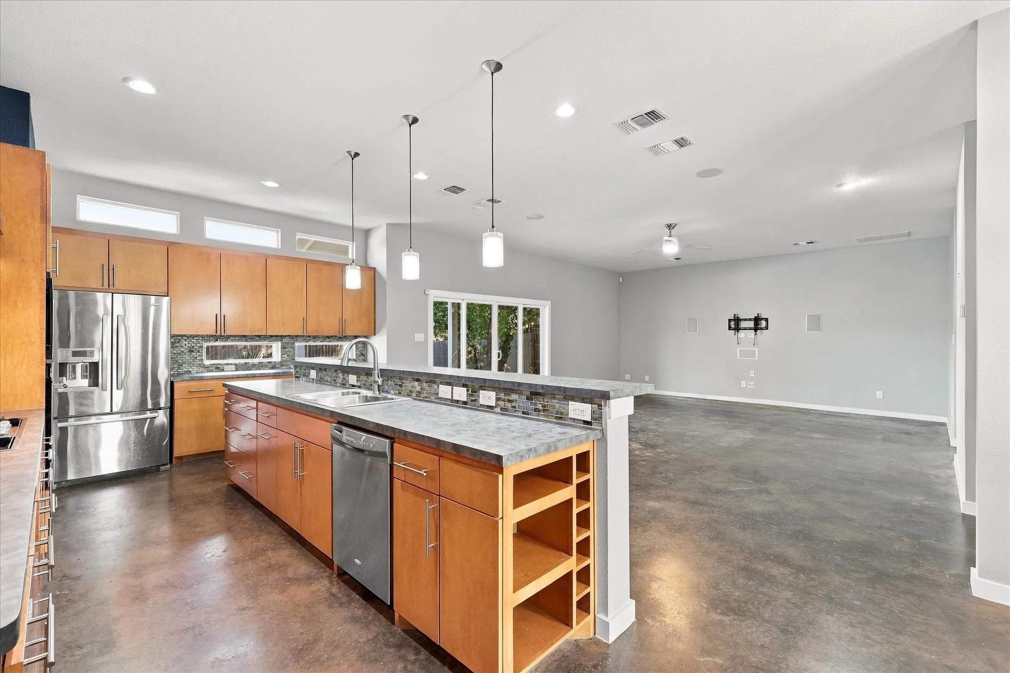Gas cooktop with vented exhaust, stainless steel appl & tons of cabinets! Open to the living Room.