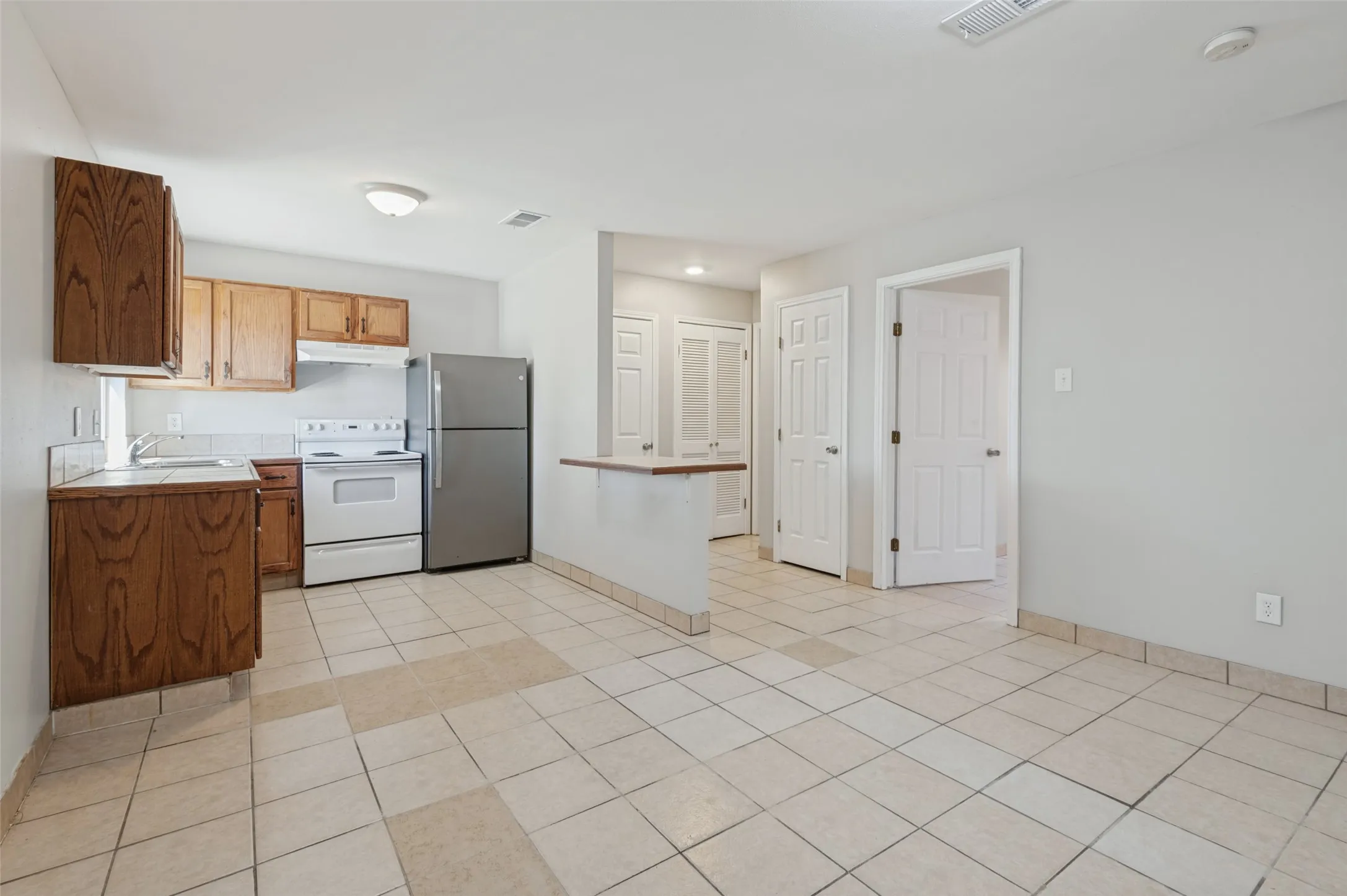 Single Family Residence For Sale in Dallas County , 2686 Roger Williams Drive, Irving, Texas 75061, 4 Bedroom, 2 Bathroom, 1 Garage spaces, 1,883 Sqft, built in 1956, mls#21406200, Real Estate Agent in Irving, Homes For Sale in Dallas county, Homes For Sale in Irving, Realtor in Irving Texas, Real Estate Brokerage Independent Realty Texas, Luminita Cordes Realtor