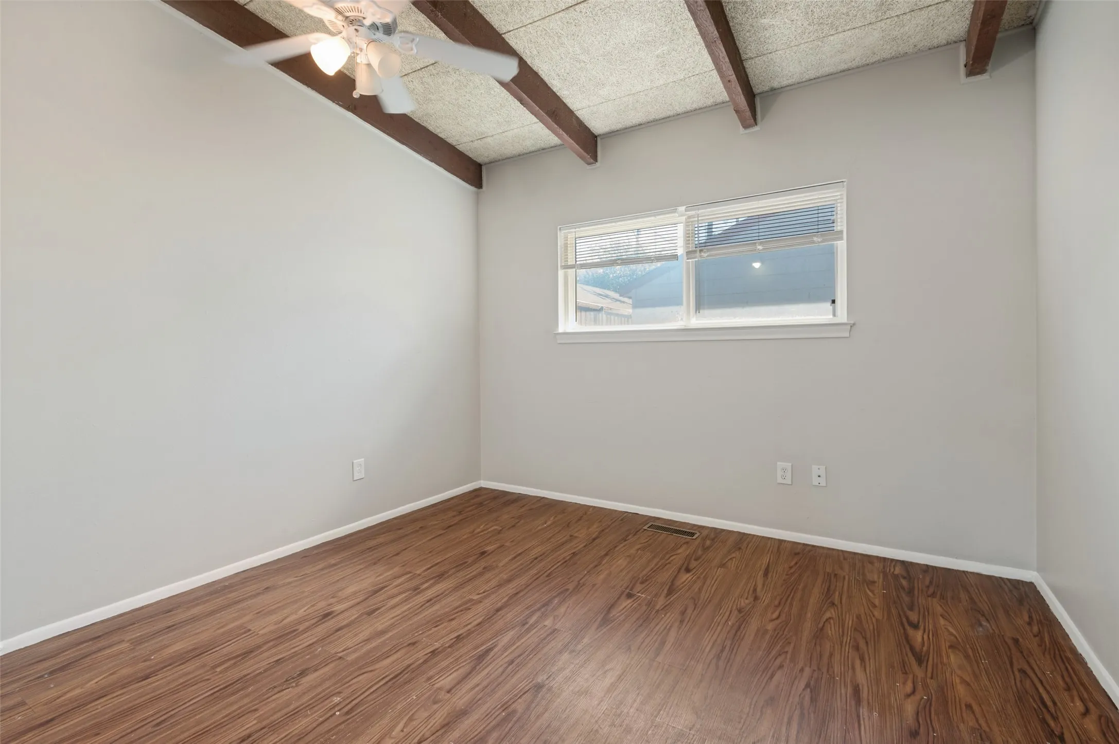 Single Family Residence For Sale in Dallas County , 2686 Roger Williams Drive, Irving, Texas 75061, 4 Bedroom, 2 Bathroom, 1 Garage spaces, 1,883 Sqft, built in 1956, mls#21406200, Real Estate Agent in Irving, Homes For Sale in Dallas county, Homes For Sale in Irving, Realtor in Irving Texas, Real Estate Brokerage Independent Realty Texas, Luminita Cordes Realtor