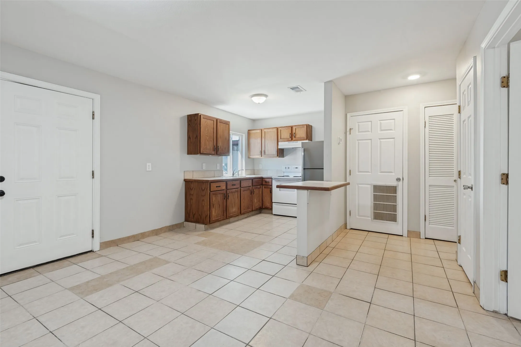 Single Family Residence For Sale in Dallas County , 2686 Roger Williams Drive, Irving, Texas 75061, 4 Bedroom, 2 Bathroom, 1 Garage spaces, 1,883 Sqft, built in 1956, mls#21406200, Real Estate Agent in Irving, Homes For Sale in Dallas county, Homes For Sale in Irving, Realtor in Irving Texas, Real Estate Brokerage Independent Realty Texas, Luminita Cordes Realtor