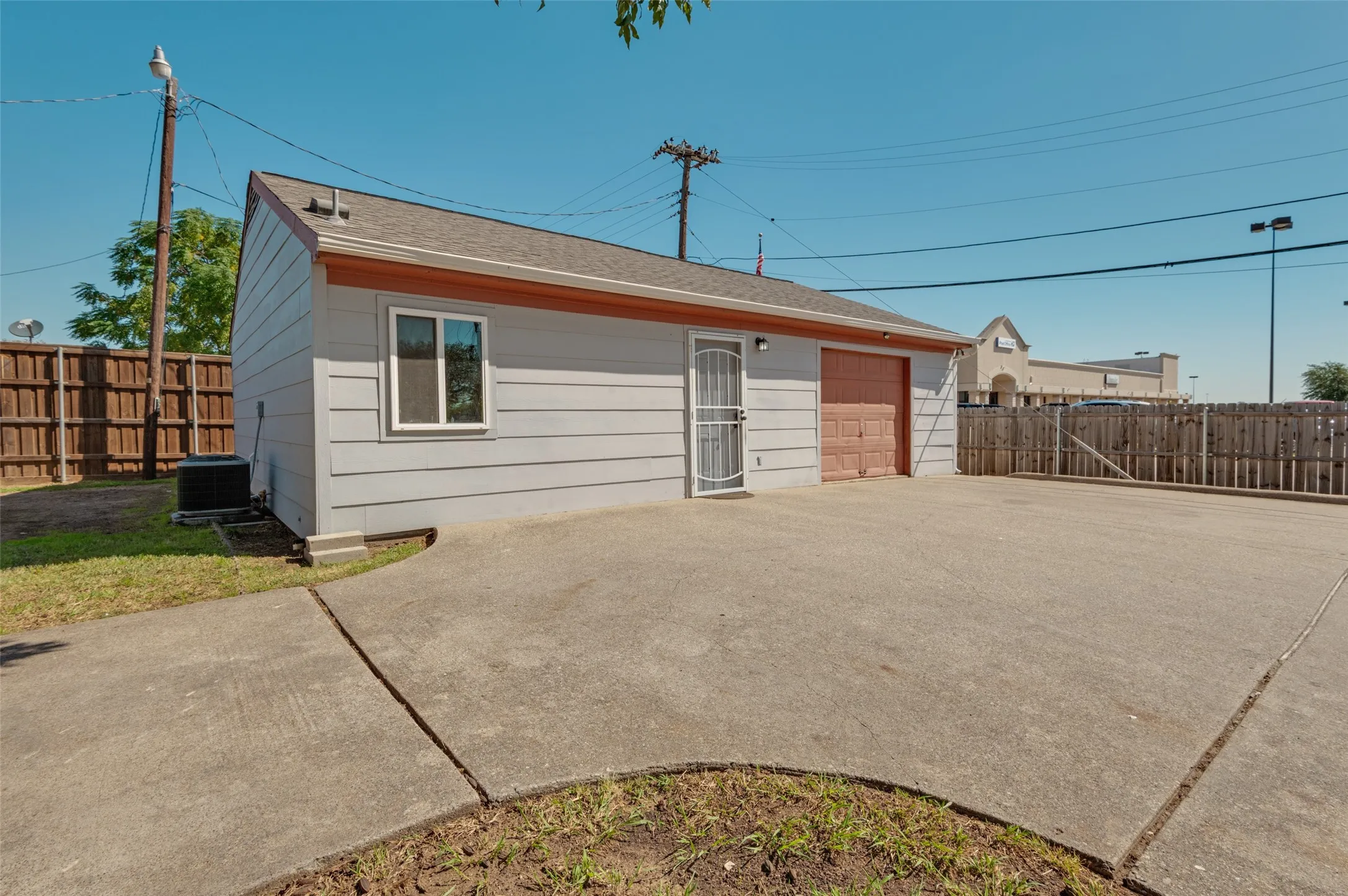 Single Family Residence For Sale in Dallas County , 2686 Roger Williams Drive, Irving, Texas 75061, 4 Bedroom, 2 Bathroom, 1 Garage spaces, 1,883 Sqft, built in 1956, mls#21406200, Real Estate Agent in Irving, Homes For Sale in Dallas county, Homes For Sale in Irving, Realtor in Irving Texas, Real Estate Brokerage Independent Realty Texas, Luminita Cordes Realtor