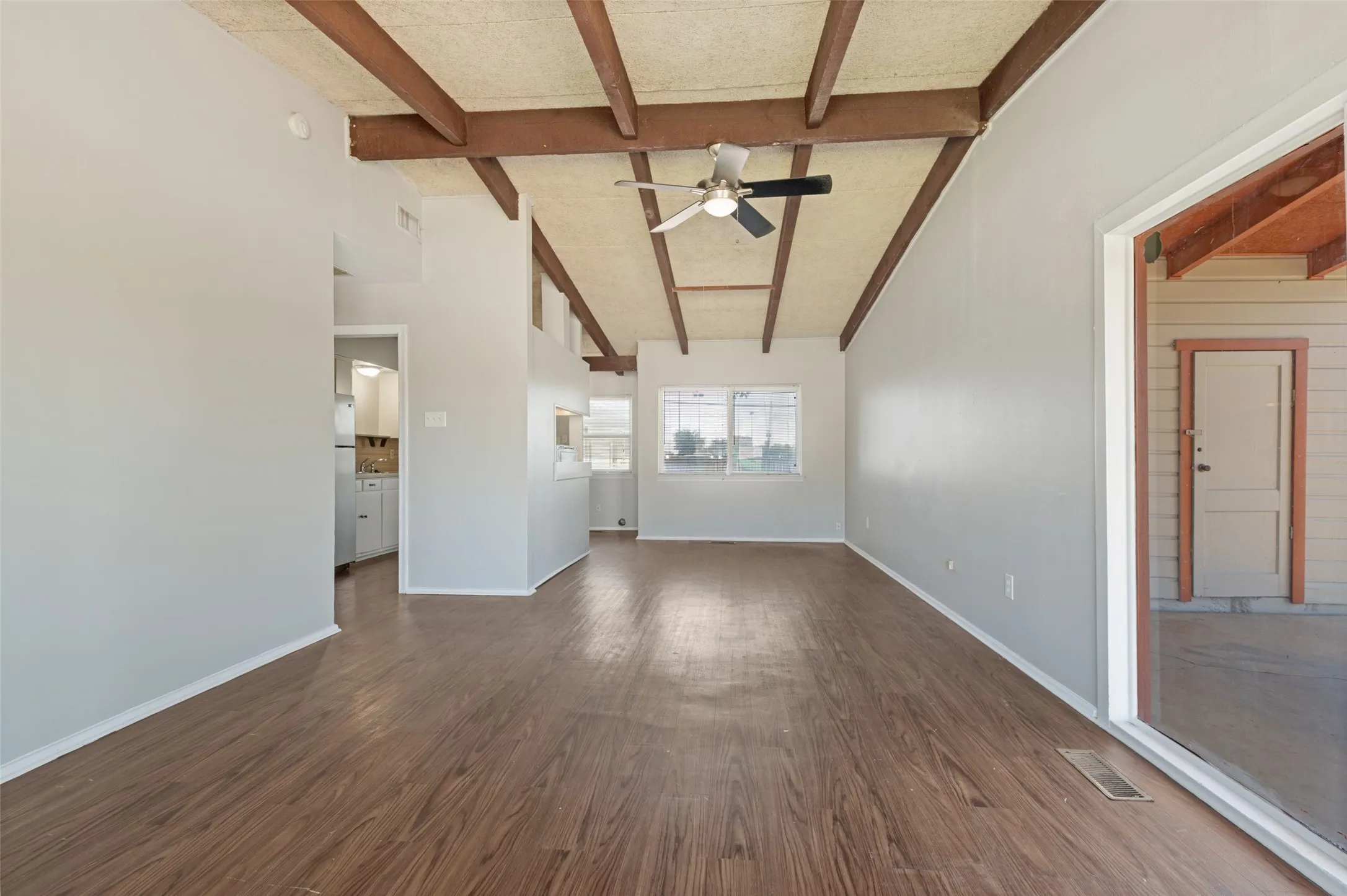Single Family Residence For Sale in Dallas County , 2686 Roger Williams Drive, Irving, Texas 75061, 4 Bedroom, 2 Bathroom, 1 Garage spaces, 1,883 Sqft, built in 1956, mls#21406200, Real Estate Agent in Irving, Homes For Sale in Dallas county, Homes For Sale in Irving, Realtor in Irving Texas, Real Estate Brokerage Independent Realty Texas, Luminita Cordes Realtor