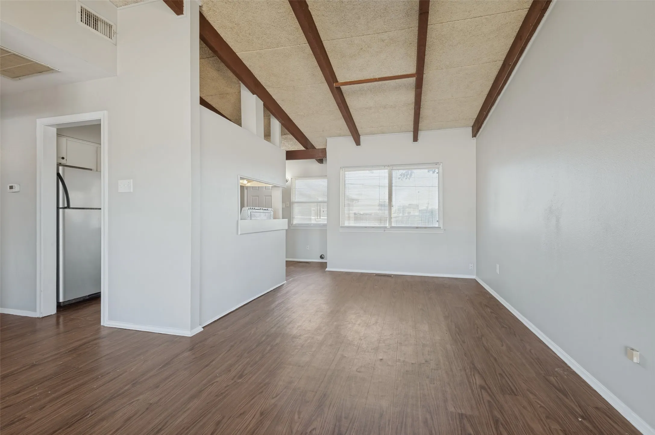 Single Family Residence For Sale in Dallas County , 2686 Roger Williams Drive, Irving, Texas 75061, 4 Bedroom, 2 Bathroom, 1 Garage spaces, 1,883 Sqft, built in 1956, mls#21406200, Real Estate Agent in Irving, Homes For Sale in Dallas county, Homes For Sale in Irving, Realtor in Irving Texas, Real Estate Brokerage Independent Realty Texas, Luminita Cordes Realtor