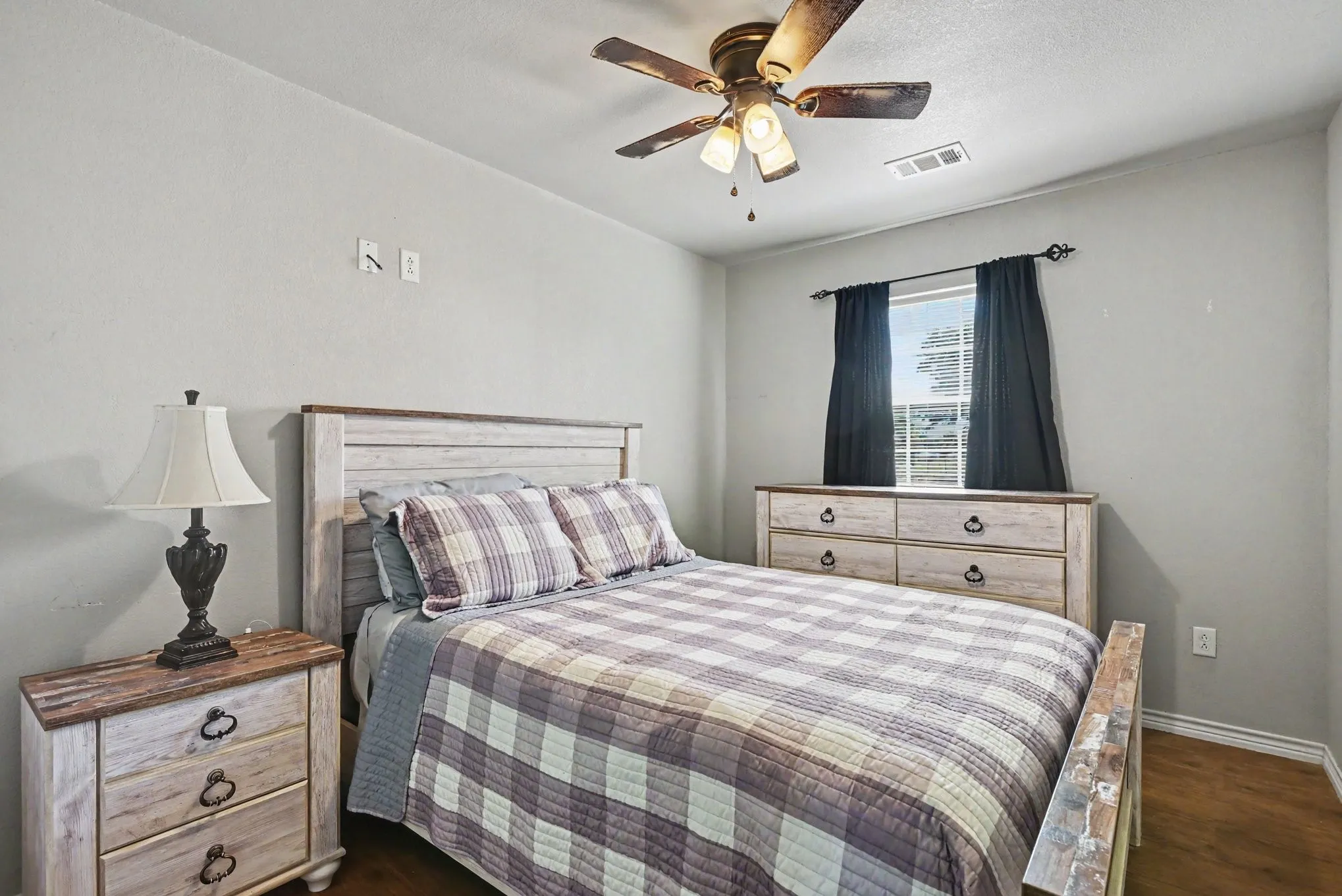 Single Family Residence For Sale in Wise County , 152 Angus Court, Paradise, Texas 76073, 4 Bedroom, 4 Bathroom, 2 Garage spaces, 3,276 Sqft, built in 1999, mls#21392144, Real Estate Agent in Paradise, Homes For Sale in Wise county, Homes For Sale in Paradise, Realtor in Paradise Texas, Real Estate Brokerage Independent Realty Texas, Luminita Cordes Realtor