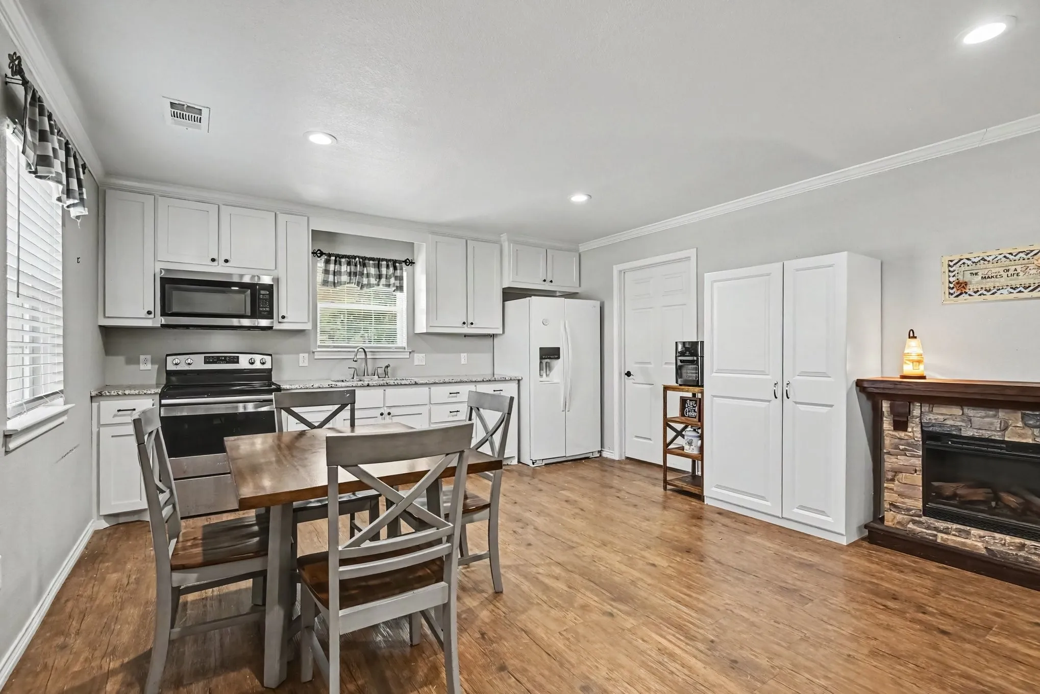 Single Family Residence For Sale in Wise County , 152 Angus Court, Paradise, Texas 76073, 4 Bedroom, 4 Bathroom, 2 Garage spaces, 3,276 Sqft, built in 1999, mls#21392144, Real Estate Agent in Paradise, Homes For Sale in Wise county, Homes For Sale in Paradise, Realtor in Paradise Texas, Real Estate Brokerage Independent Realty Texas, Luminita Cordes Realtor