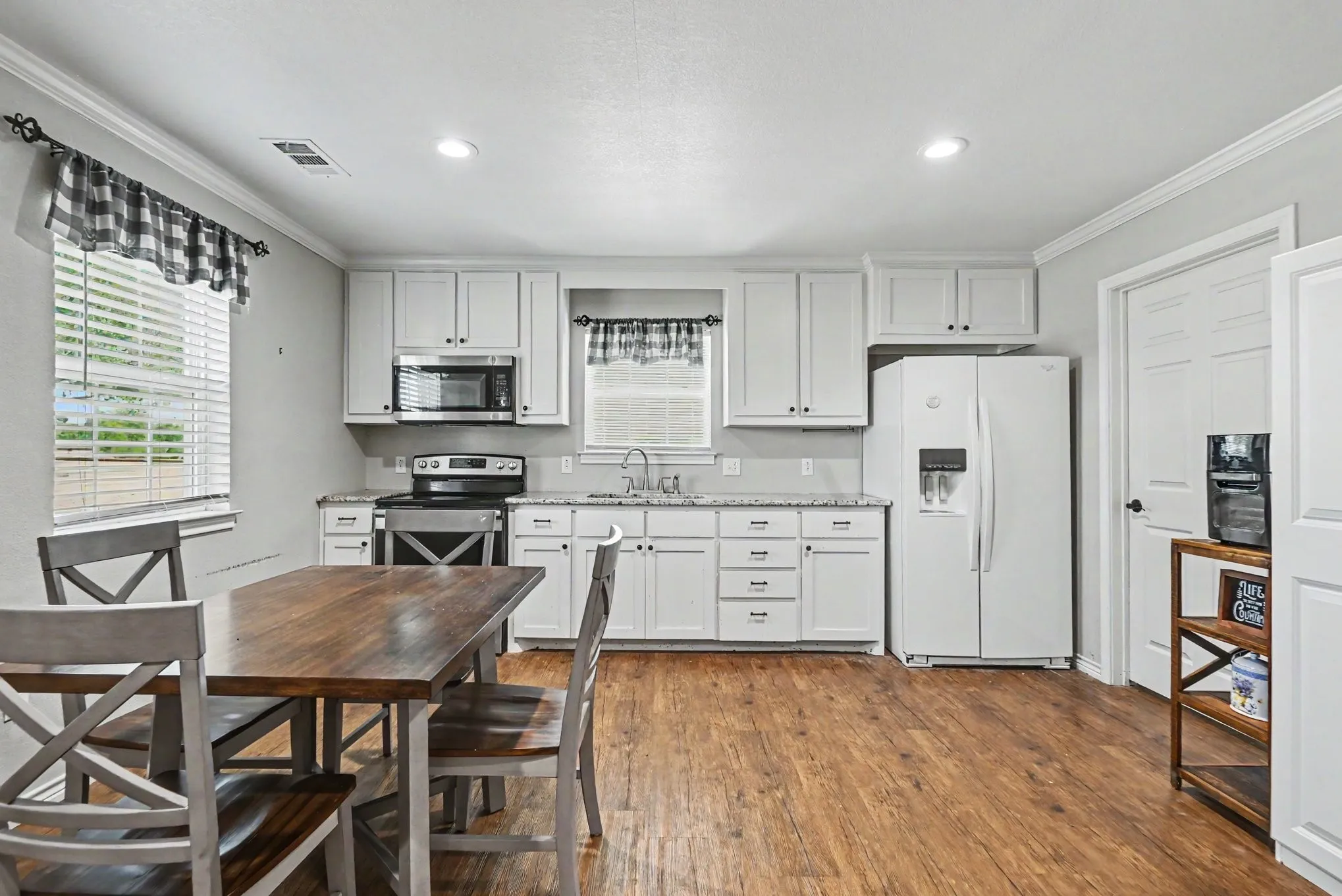 Single Family Residence For Sale in Wise County , 152 Angus Court, Paradise, Texas 76073, 4 Bedroom, 4 Bathroom, 2 Garage spaces, 3,276 Sqft, built in 1999, mls#21392144, Real Estate Agent in Paradise, Homes For Sale in Wise county, Homes For Sale in Paradise, Realtor in Paradise Texas, Real Estate Brokerage Independent Realty Texas, Luminita Cordes Realtor
