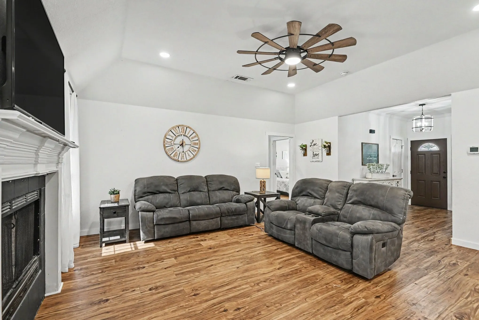 Single Family Residence For Sale in Wise County , 152 Angus Court, Paradise, Texas 76073, 4 Bedroom, 4 Bathroom, 2 Garage spaces, 3,276 Sqft, built in 1999, mls#21392144, Real Estate Agent in Paradise, Homes For Sale in Wise county, Homes For Sale in Paradise, Realtor in Paradise Texas, Real Estate Brokerage Independent Realty Texas, Luminita Cordes Realtor