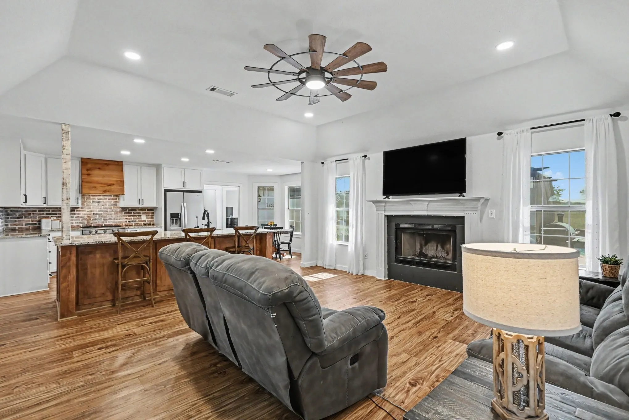 Single Family Residence For Sale in Wise County , 152 Angus Court, Paradise, Texas 76073, 4 Bedroom, 4 Bathroom, 2 Garage spaces, 3,276 Sqft, built in 1999, mls#21392144, Real Estate Agent in Paradise, Homes For Sale in Wise county, Homes For Sale in Paradise, Realtor in Paradise Texas, Real Estate Brokerage Independent Realty Texas, Luminita Cordes Realtor
