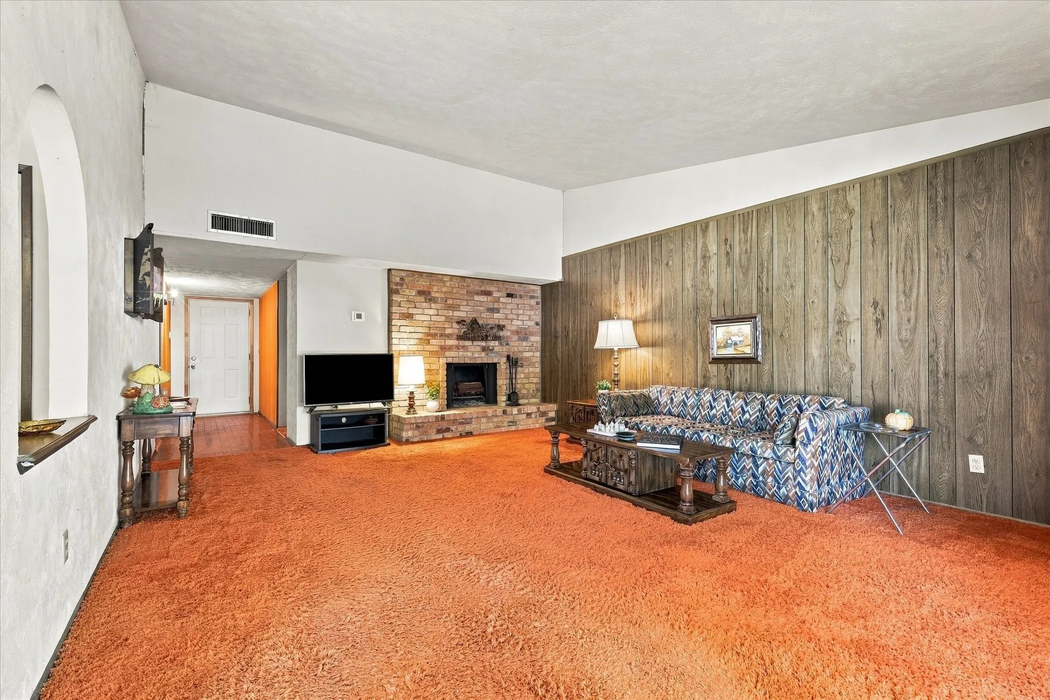 Single Family Residence For Sale in Dallas County , 738 Timberdale Street, Grand Prairie, Texas 75052, 3 Bedroom, 2 Bathroom, 2 Garage spaces, 1,420 Sqft, built in 1976, mls#21407572, Real Estate Agent in Grand Prairie, Homes For Sale in Dallas county, Homes For Sale in Grand Prairie, Realtor in Grand Prairie Texas, Real Estate Brokerage Independent Realty Texas, Luminita Cordes Realtor