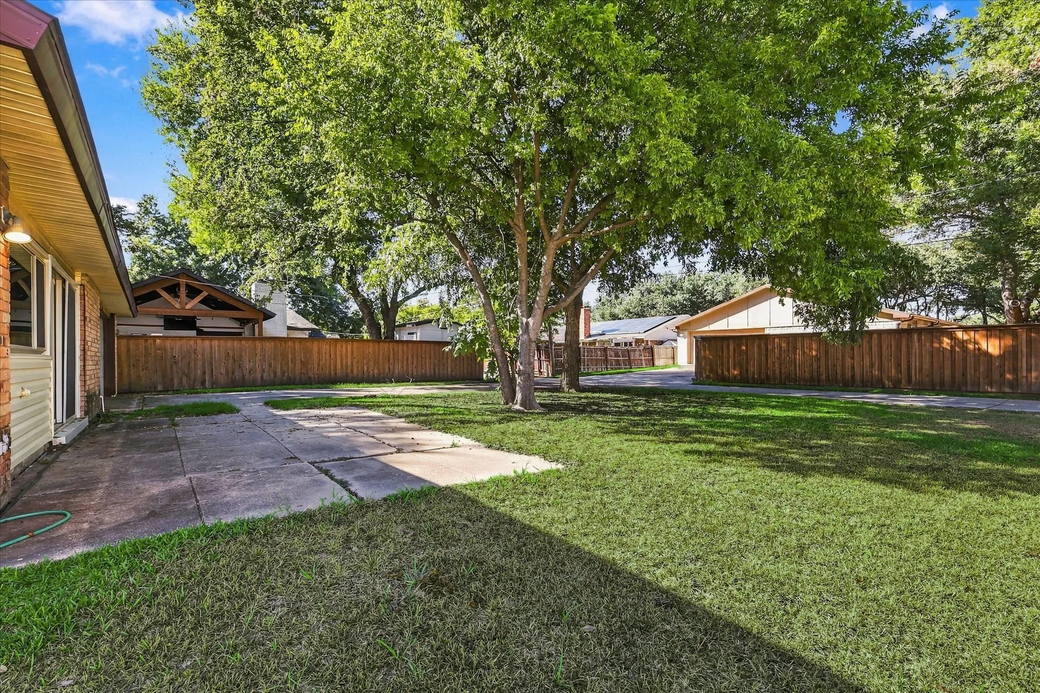 Single Family Residence For Sale in Dallas County , 738 Timberdale Street, Grand Prairie, Texas 75052, 3 Bedroom, 2 Bathroom, 2 Garage spaces, 1,420 Sqft, built in 1976, mls#21407572, Real Estate Agent in Grand Prairie, Homes For Sale in Dallas county, Homes For Sale in Grand Prairie, Realtor in Grand Prairie Texas, Real Estate Brokerage Independent Realty Texas, Luminita Cordes Realtor