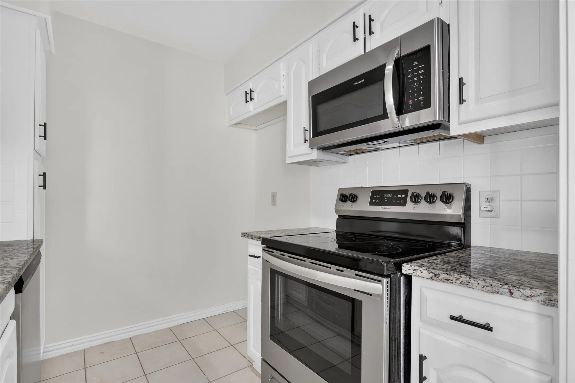 Townhouse For Sale in Dallas County , 5100 Verde Valley Lane 228, Dallas, Texas 75254, 2 Bedroom, 2 Bathroom, Garage spaces, 1,154 Sqft, built in 1982, mls#21407429, Real Estate Agent in Dallas, Homes For Sale in Dallas county, Homes For Sale in Dallas, Realtor in Dallas Texas, Real Estate Brokerage Independent Realty Texas, Luminita Cordes Realtor