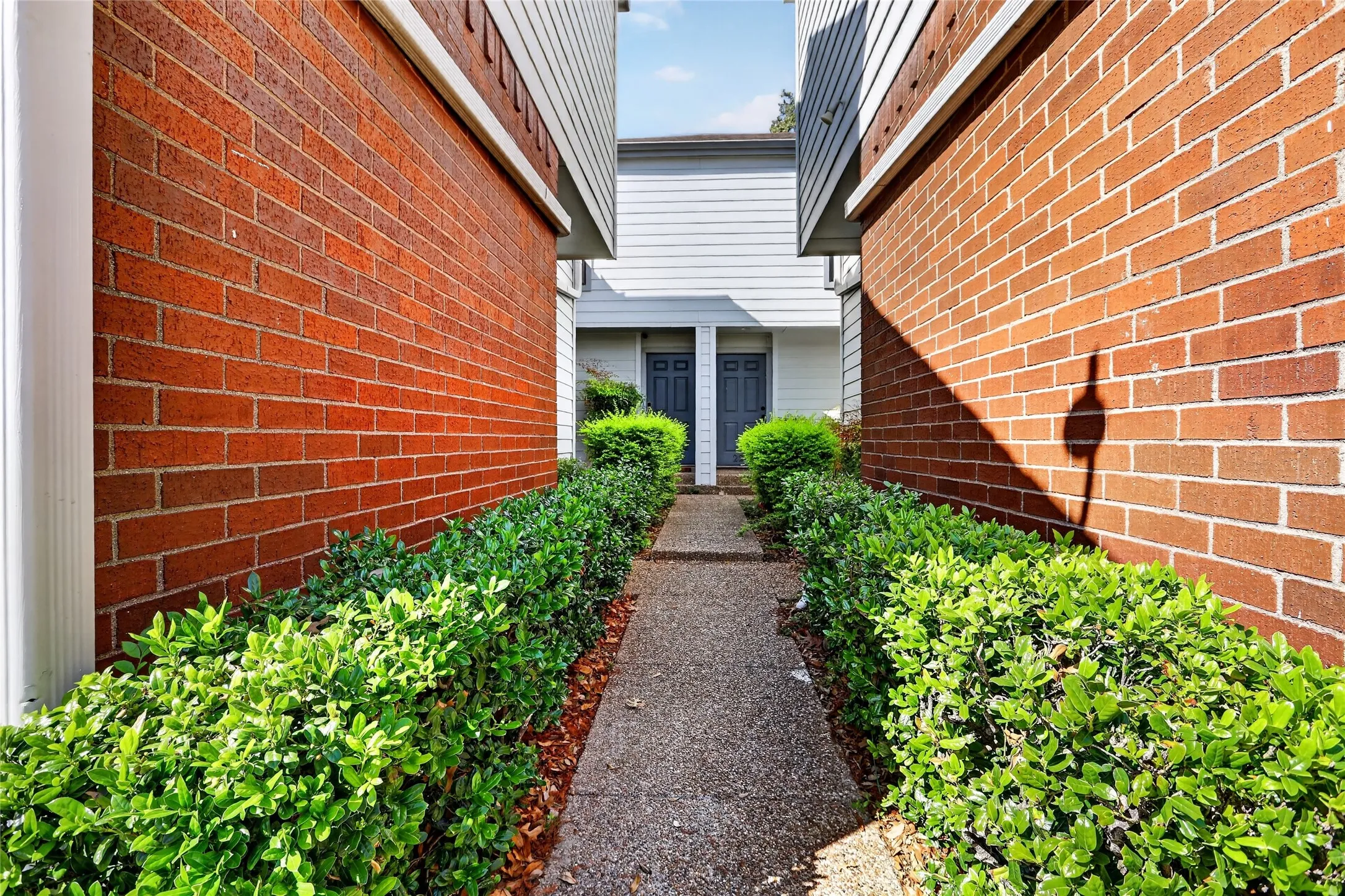 Townhouse For Sale in Dallas County , 5100 Verde Valley Lane 228, Dallas, Texas 75254, 2 Bedroom, 2 Bathroom, Garage spaces, 1,154 Sqft, built in 1982, mls#21407429, Real Estate Agent in Dallas, Homes For Sale in Dallas county, Homes For Sale in Dallas, Realtor in Dallas Texas, Real Estate Brokerage Independent Realty Texas, Luminita Cordes Realtor