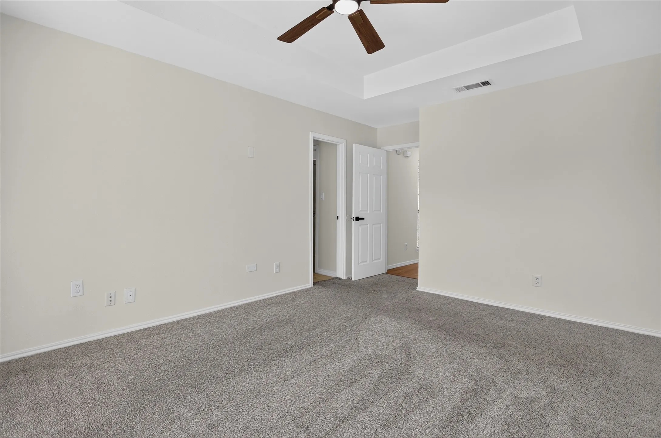 Townhouse For Sale in Dallas County , 5100 Verde Valley Lane 228, Dallas, Texas 75254, 2 Bedroom, 2 Bathroom, Garage spaces, 1,154 Sqft, built in 1982, mls#21407429, Real Estate Agent in Dallas, Homes For Sale in Dallas county, Homes For Sale in Dallas, Realtor in Dallas Texas, Real Estate Brokerage Independent Realty Texas, Luminita Cordes Realtor