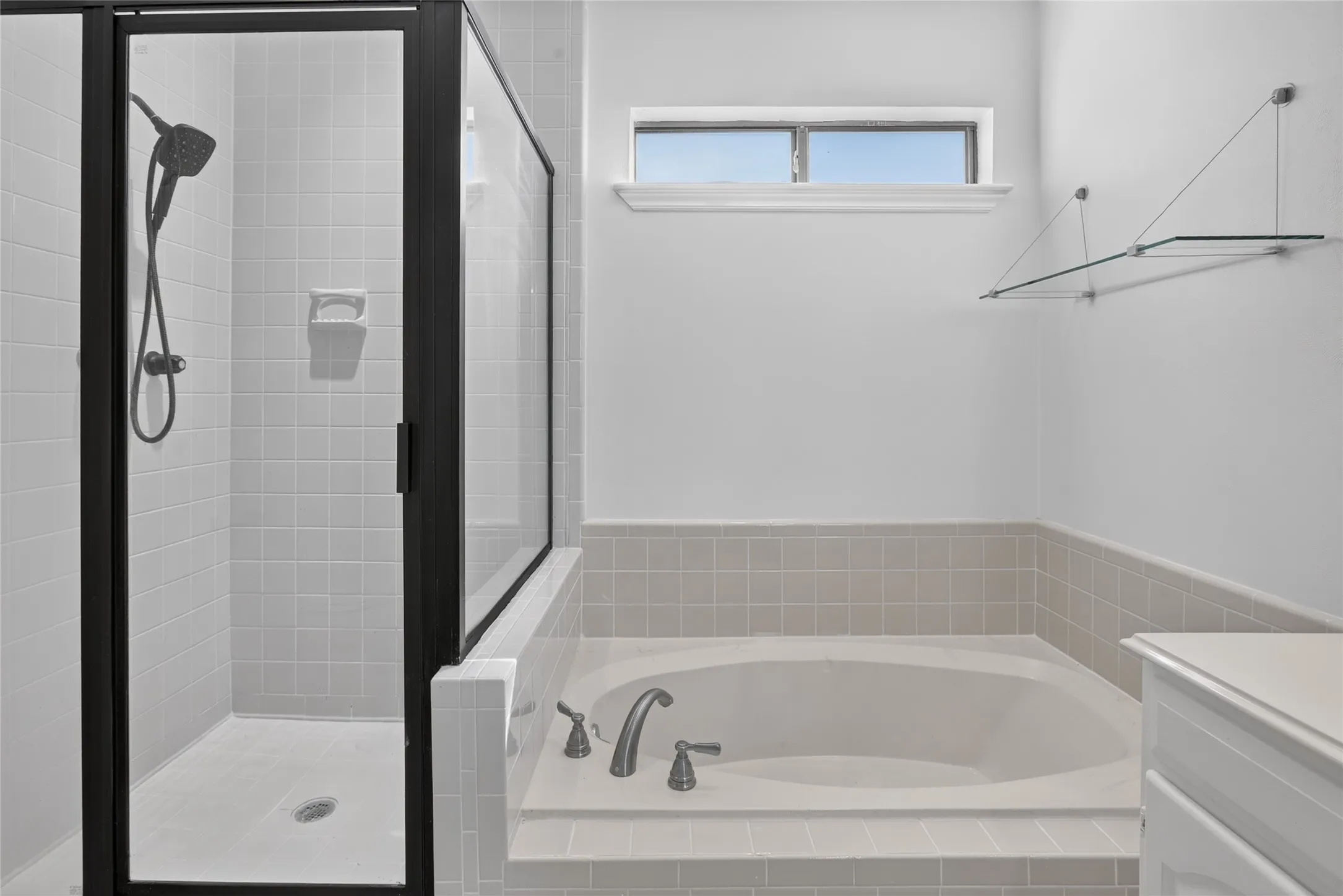 Townhouse For Sale in Dallas County , 5100 Verde Valley Lane 228, Dallas, Texas 75254, 2 Bedroom, 2 Bathroom, Garage spaces, 1,154 Sqft, built in 1982, mls#21407429, Real Estate Agent in Dallas, Homes For Sale in Dallas county, Homes For Sale in Dallas, Realtor in Dallas Texas, Real Estate Brokerage Independent Realty Texas, Luminita Cordes Realtor