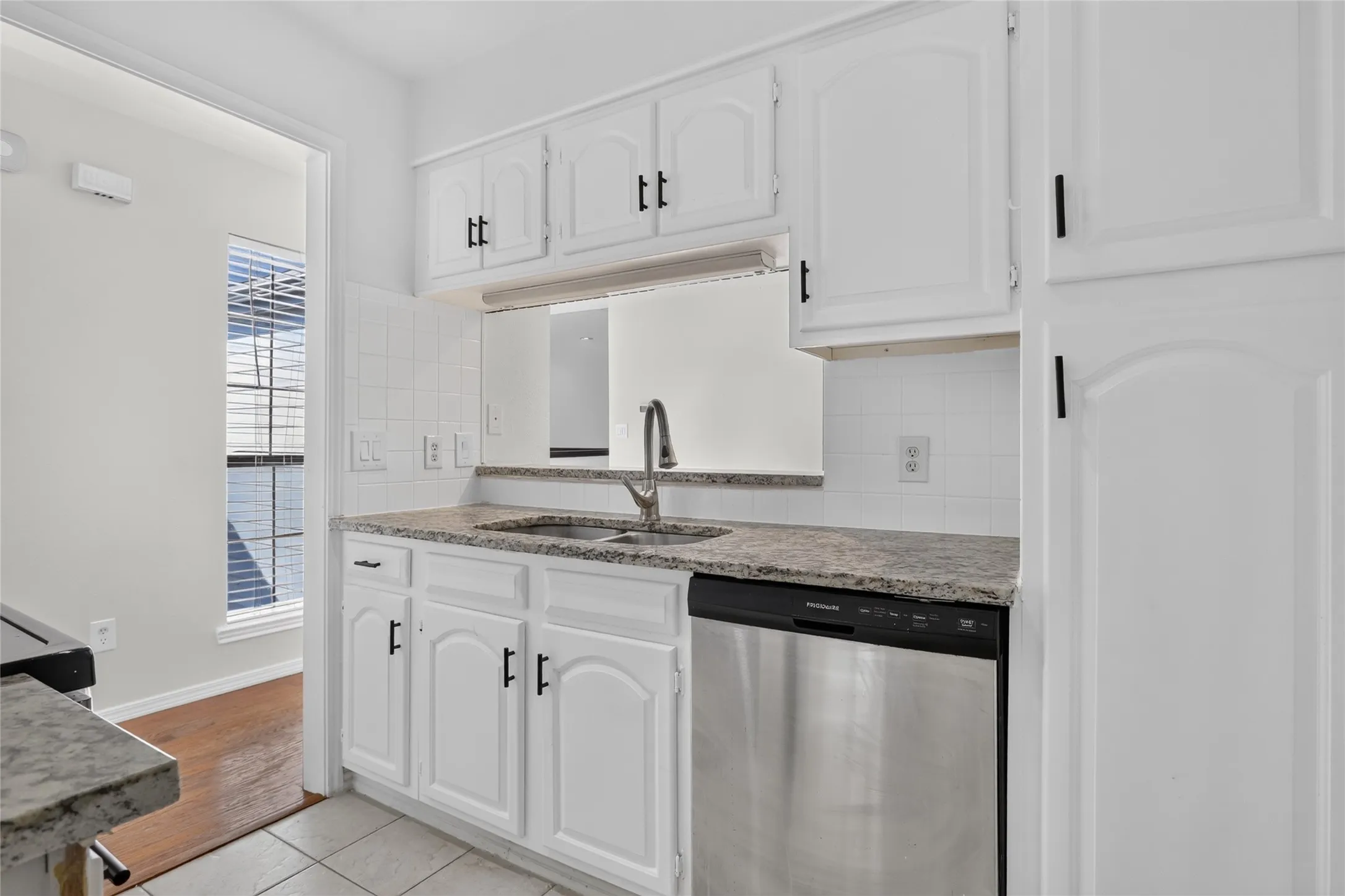 Townhouse For Sale in Dallas County , 5100 Verde Valley Lane 228, Dallas, Texas 75254, 2 Bedroom, 2 Bathroom, Garage spaces, 1,154 Sqft, built in 1982, mls#21407429, Real Estate Agent in Dallas, Homes For Sale in Dallas county, Homes For Sale in Dallas, Realtor in Dallas Texas, Real Estate Brokerage Independent Realty Texas, Luminita Cordes Realtor