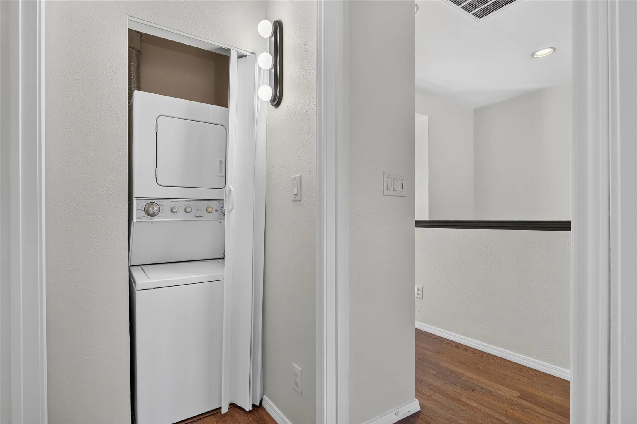 Townhouse For Sale in Dallas County , 5100 Verde Valley Lane 228, Dallas, Texas 75254, 2 Bedroom, 2 Bathroom, Garage spaces, 1,154 Sqft, built in 1982, mls#21407429, Real Estate Agent in Dallas, Homes For Sale in Dallas county, Homes For Sale in Dallas, Realtor in Dallas Texas, Real Estate Brokerage Independent Realty Texas, Luminita Cordes Realtor