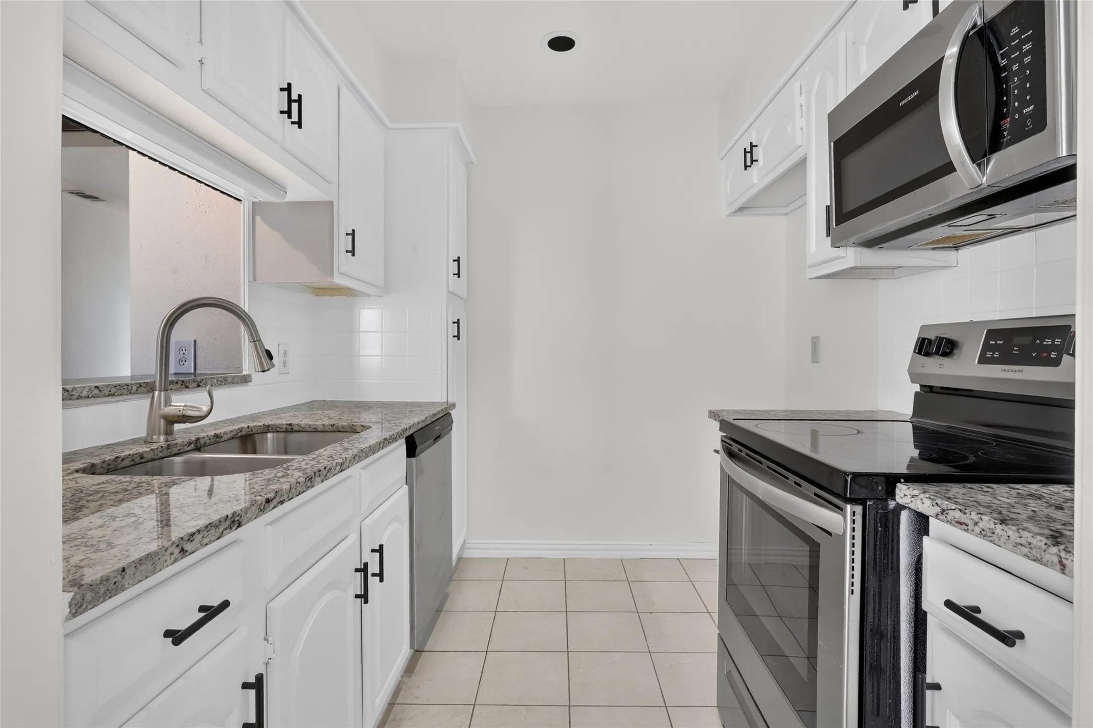 Townhouse For Sale in Dallas County , 5100 Verde Valley Lane 228, Dallas, Texas 75254, 2 Bedroom, 2 Bathroom, Garage spaces, 1,154 Sqft, built in 1982, mls#21407429, Real Estate Agent in Dallas, Homes For Sale in Dallas county, Homes For Sale in Dallas, Realtor in Dallas Texas, Real Estate Brokerage Independent Realty Texas, Luminita Cordes Realtor