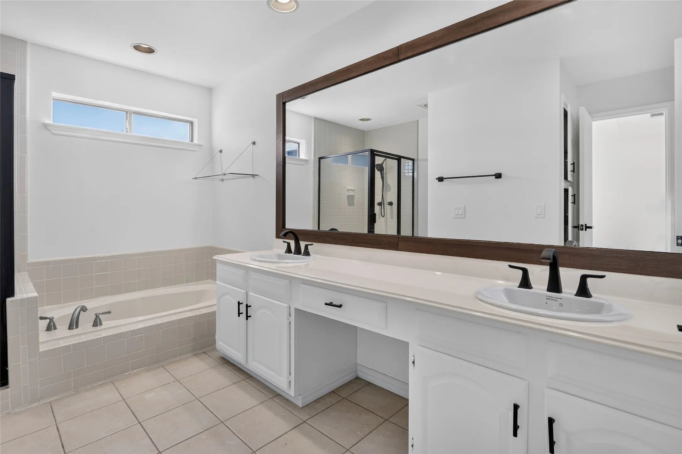 Townhouse For Sale in Dallas County , 5100 Verde Valley Lane 228, Dallas, Texas 75254, 2 Bedroom, 2 Bathroom, Garage spaces, 1,154 Sqft, built in 1982, mls#21407429, Real Estate Agent in Dallas, Homes For Sale in Dallas county, Homes For Sale in Dallas, Realtor in Dallas Texas, Real Estate Brokerage Independent Realty Texas, Luminita Cordes Realtor