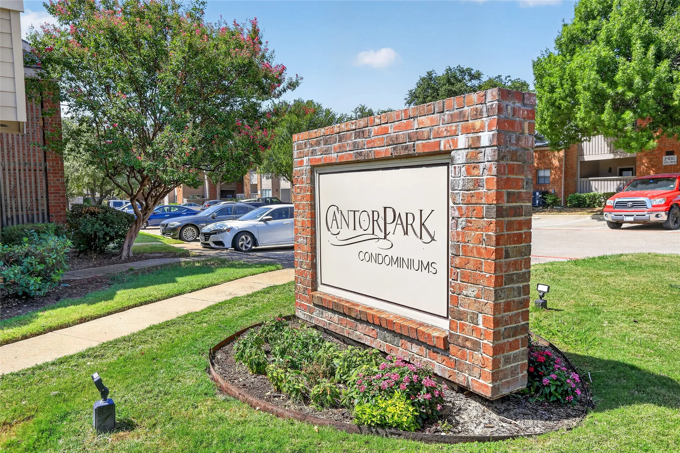 Condominium For Sale in Tarrant County , 2105 Count Fleet Drive 217, Arlington, Texas 76011, 1 Bedroom, 1 Bathroom, Garage spaces, 750 Sqft, built in 1983, mls#21407799, Real Estate Agent in Arlington, Homes For Sale in Tarrant county, Homes For Sale in Arlington, Realtor in Arlington Texas, Real Estate Brokerage Independent Realty Texas, Luminita Cordes Realtor