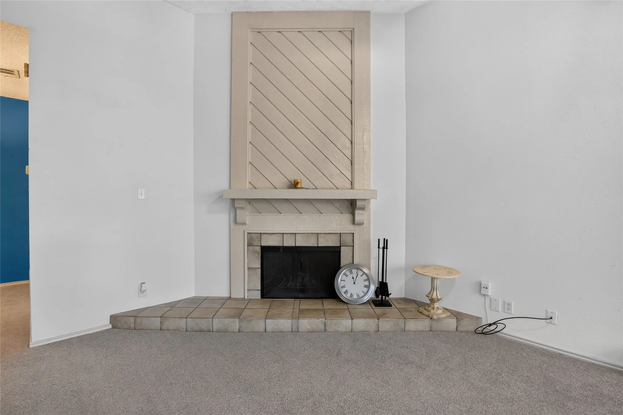 Condominium For Sale in Tarrant County , 2105 Count Fleet Drive 217, Arlington, Texas 76011, 1 Bedroom, 1 Bathroom, Garage spaces, 750 Sqft, built in 1983, mls#21407799, Real Estate Agent in Arlington, Homes For Sale in Tarrant county, Homes For Sale in Arlington, Realtor in Arlington Texas, Real Estate Brokerage Independent Realty Texas, Luminita Cordes Realtor