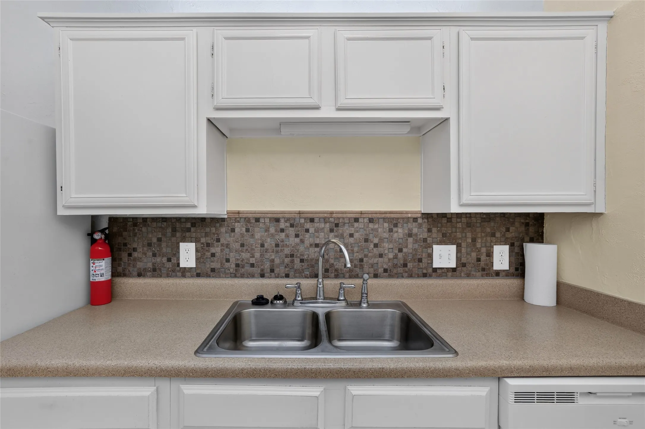 Condominium For Sale in Tarrant County , 2105 Count Fleet Drive 217, Arlington, Texas 76011, 1 Bedroom, 1 Bathroom, Garage spaces, 750 Sqft, built in 1983, mls#21407799, Real Estate Agent in Arlington, Homes For Sale in Tarrant county, Homes For Sale in Arlington, Realtor in Arlington Texas, Real Estate Brokerage Independent Realty Texas, Luminita Cordes Realtor