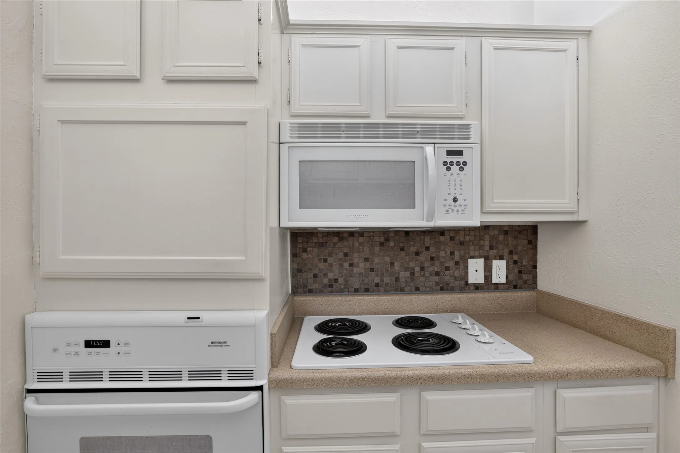 Condominium For Sale in Tarrant County , 2105 Count Fleet Drive 217, Arlington, Texas 76011, 1 Bedroom, 1 Bathroom, Garage spaces, 750 Sqft, built in 1983, mls#21407799, Real Estate Agent in Arlington, Homes For Sale in Tarrant county, Homes For Sale in Arlington, Realtor in Arlington Texas, Real Estate Brokerage Independent Realty Texas, Luminita Cordes Realtor