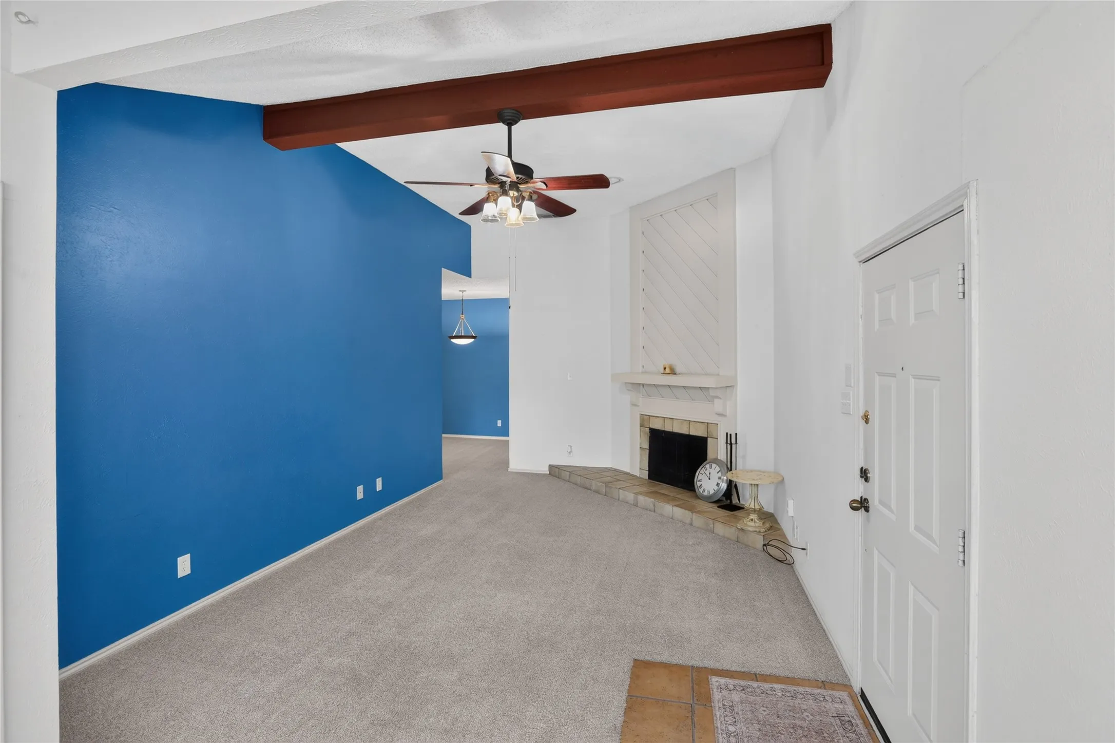 Condominium For Sale in Tarrant County , 2105 Count Fleet Drive 217, Arlington, Texas 76011, 1 Bedroom, 1 Bathroom, Garage spaces, 750 Sqft, built in 1983, mls#21407799, Real Estate Agent in Arlington, Homes For Sale in Tarrant county, Homes For Sale in Arlington, Realtor in Arlington Texas, Real Estate Brokerage Independent Realty Texas, Luminita Cordes Realtor