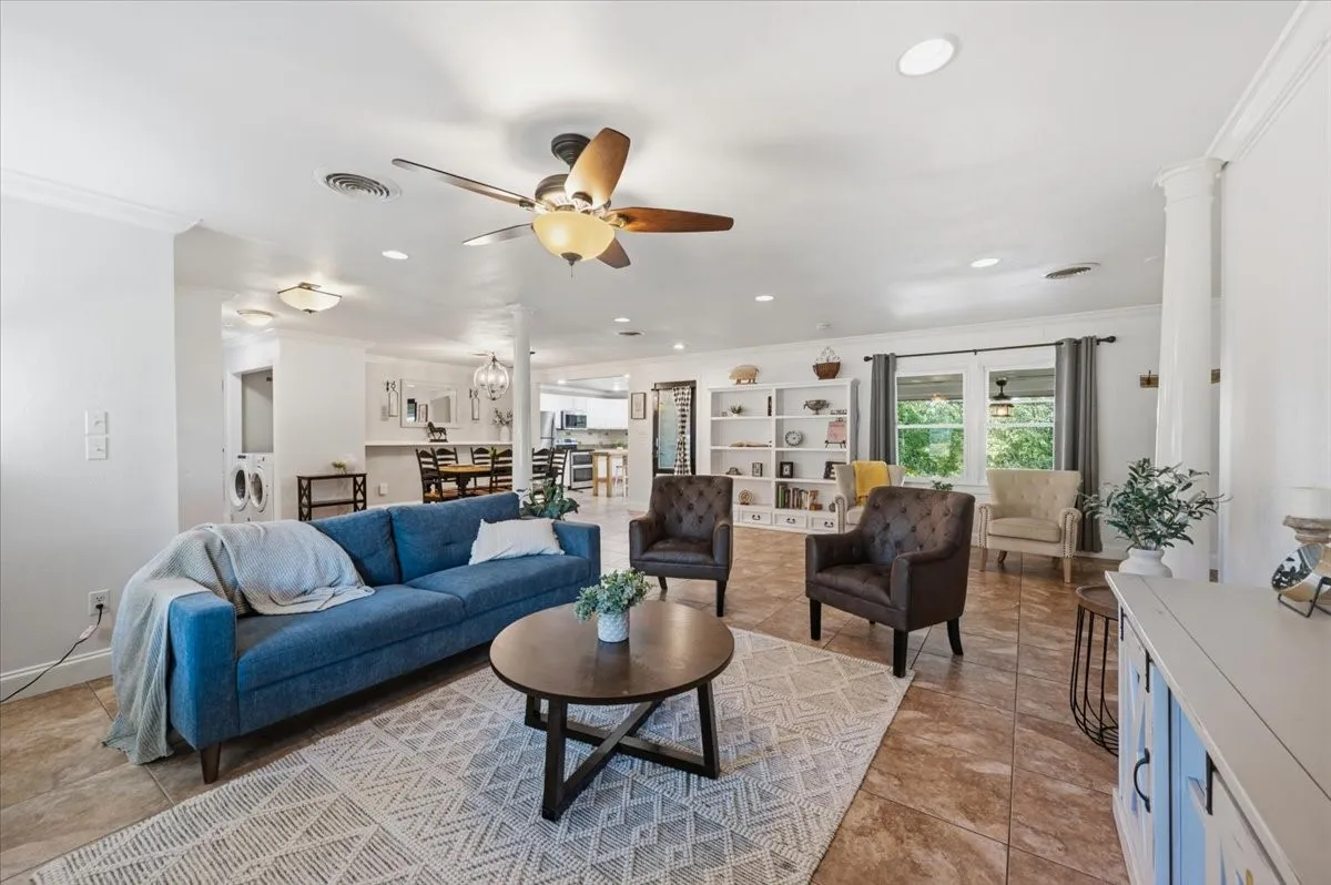 Single Family Residence For Sale in Parker County , 100 Hill Top Court, Willow Park, Texas 76087, 4 Bedroom, 2 Bathroom, 2 Garage spaces, 1,772 Sqft, built in 1967, mls#21407026, Real Estate Agent in Willow Park, Homes For Sale in Parker county, Homes For Sale in Willow Park, Realtor in Willow Park Texas, Real Estate Brokerage Independent Realty Texas, Luminita Cordes Realtor
