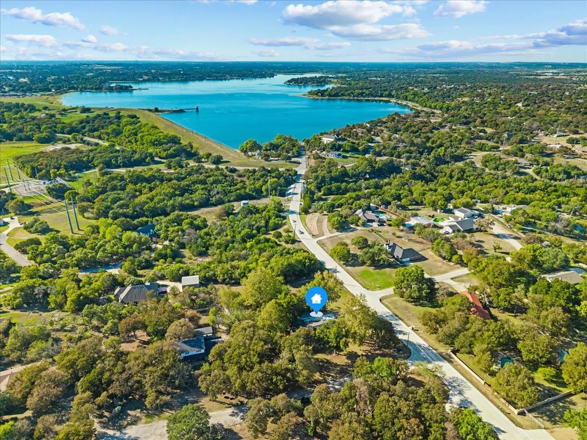 Single Family Residence For Sale in Parker County , 100 Hill Top Court, Willow Park, Texas 76087, 4 Bedroom, 2 Bathroom, 2 Garage spaces, 1,772 Sqft, built in 1967, mls#21407026, Real Estate Agent in Willow Park, Homes For Sale in Parker county, Homes For Sale in Willow Park, Realtor in Willow Park Texas, Real Estate Brokerage Independent Realty Texas, Luminita Cordes Realtor