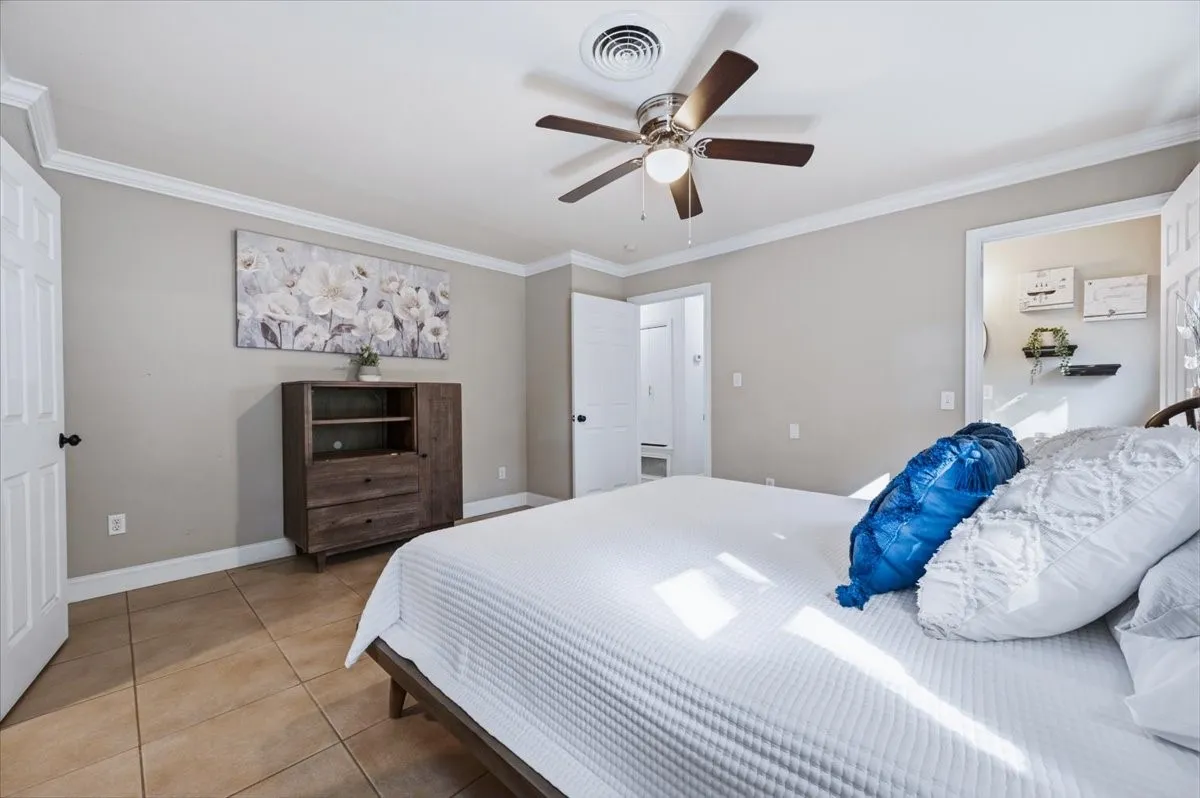 Single Family Residence For Sale in Parker County , 100 Hill Top Court, Willow Park, Texas 76087, 4 Bedroom, 2 Bathroom, 2 Garage spaces, 1,772 Sqft, built in 1967, mls#21407026, Real Estate Agent in Willow Park, Homes For Sale in Parker county, Homes For Sale in Willow Park, Realtor in Willow Park Texas, Real Estate Brokerage Independent Realty Texas, Luminita Cordes Realtor