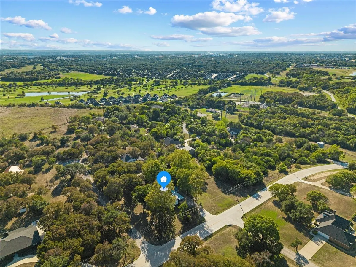 Single Family Residence For Sale in Parker County , 100 Hill Top Court, Willow Park, Texas 76087, 4 Bedroom, 2 Bathroom, 2 Garage spaces, 1,772 Sqft, built in 1967, mls#21407026, Real Estate Agent in Willow Park, Homes For Sale in Parker county, Homes For Sale in Willow Park, Realtor in Willow Park Texas, Real Estate Brokerage Independent Realty Texas, Luminita Cordes Realtor
