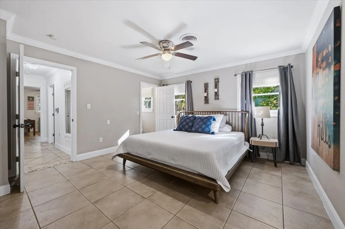 Single Family Residence For Sale in Parker County , 100 Hill Top Court, Willow Park, Texas 76087, 4 Bedroom, 2 Bathroom, 2 Garage spaces, 1,772 Sqft, built in 1967, mls#21407026, Real Estate Agent in Willow Park, Homes For Sale in Parker county, Homes For Sale in Willow Park, Realtor in Willow Park Texas, Real Estate Brokerage Independent Realty Texas, Luminita Cordes Realtor