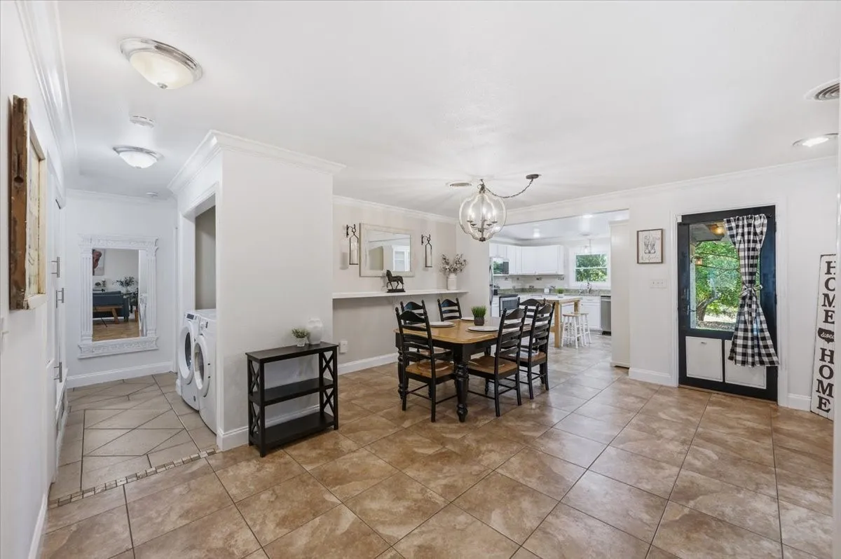 Single Family Residence For Sale in Parker County , 100 Hill Top Court, Willow Park, Texas 76087, 4 Bedroom, 2 Bathroom, 2 Garage spaces, 1,772 Sqft, built in 1967, mls#21407026, Real Estate Agent in Willow Park, Homes For Sale in Parker county, Homes For Sale in Willow Park, Realtor in Willow Park Texas, Real Estate Brokerage Independent Realty Texas, Luminita Cordes Realtor