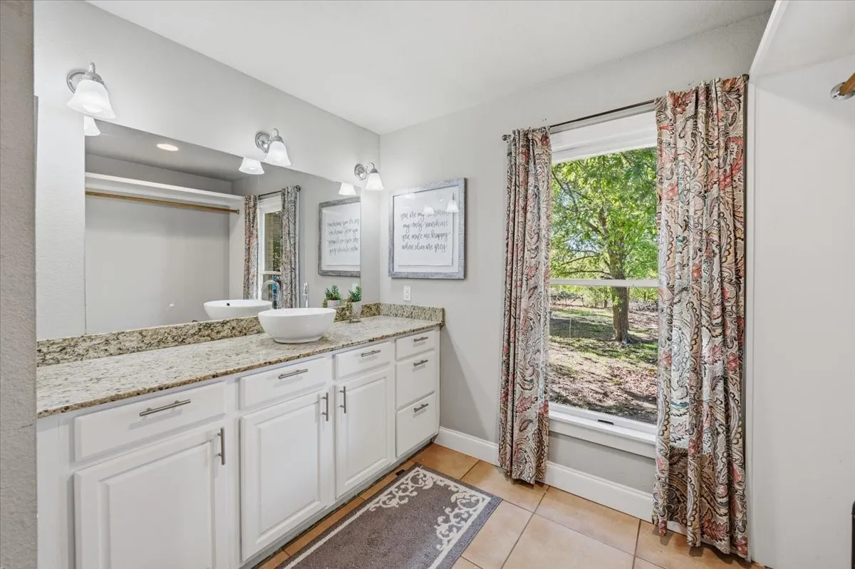 Single Family Residence For Sale in Parker County , 100 Hill Top Court, Willow Park, Texas 76087, 4 Bedroom, 2 Bathroom, 2 Garage spaces, 1,772 Sqft, built in 1967, mls#21407026, Real Estate Agent in Willow Park, Homes For Sale in Parker county, Homes For Sale in Willow Park, Realtor in Willow Park Texas, Real Estate Brokerage Independent Realty Texas, Luminita Cordes Realtor