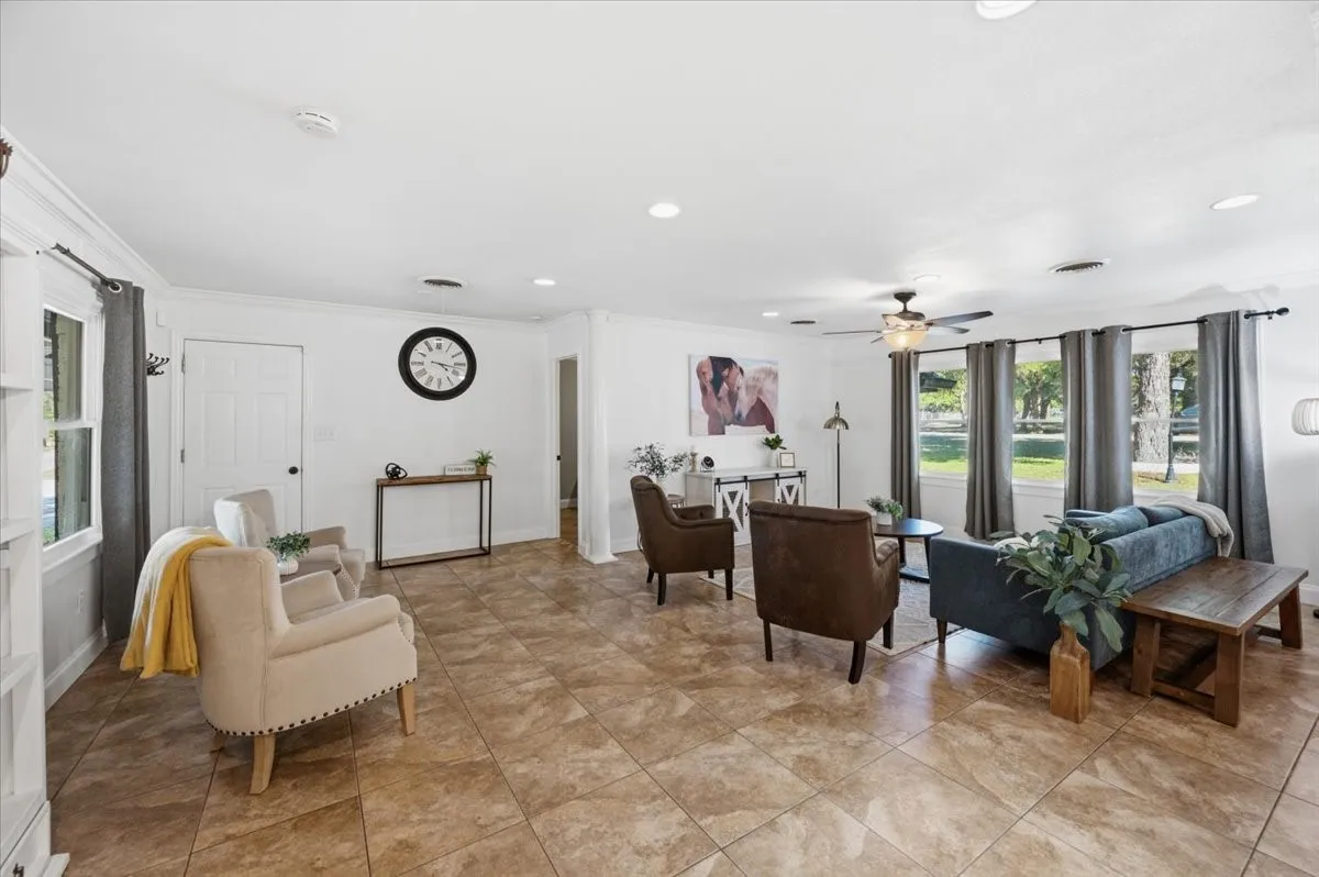 Single Family Residence For Sale in Parker County , 100 Hill Top Court, Willow Park, Texas 76087, 4 Bedroom, 2 Bathroom, 2 Garage spaces, 1,772 Sqft, built in 1967, mls#21407026, Real Estate Agent in Willow Park, Homes For Sale in Parker county, Homes For Sale in Willow Park, Realtor in Willow Park Texas, Real Estate Brokerage Independent Realty Texas, Luminita Cordes Realtor