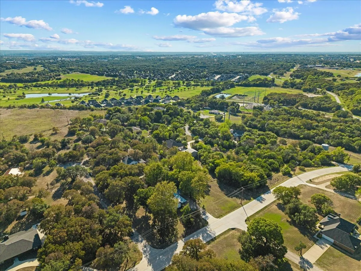 Single Family Residence For Sale in Parker County , 100 Hill Top Court, Willow Park, Texas 76087, 4 Bedroom, 2 Bathroom, 2 Garage spaces, 1,772 Sqft, built in 1967, mls#21407026, Real Estate Agent in Willow Park, Homes For Sale in Parker county, Homes For Sale in Willow Park, Realtor in Willow Park Texas, Real Estate Brokerage Independent Realty Texas, Luminita Cordes Realtor