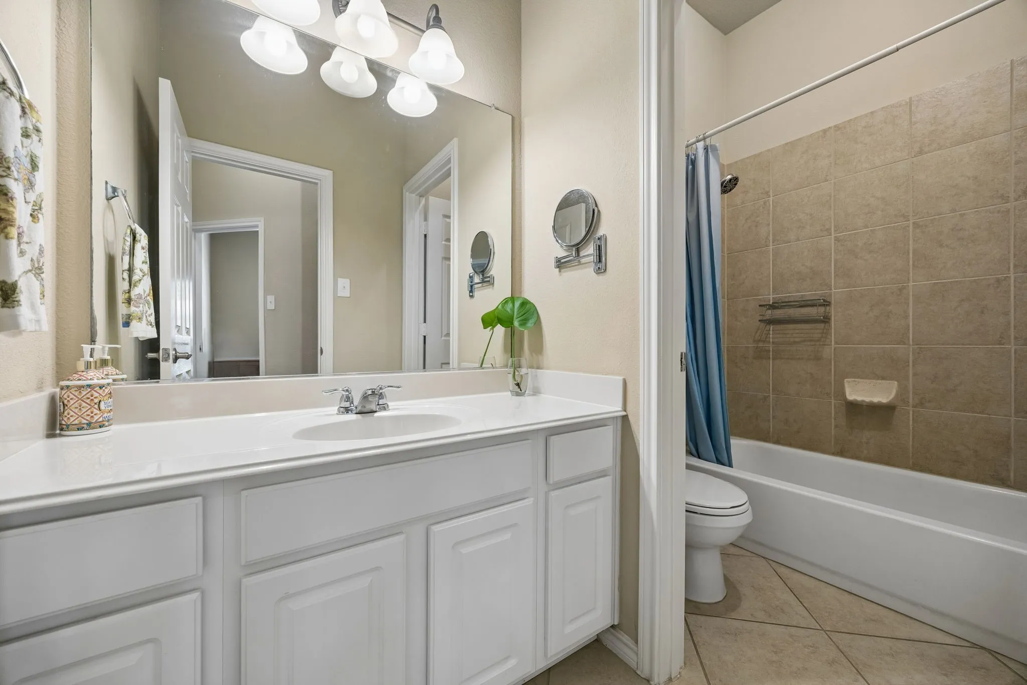Single Family Residence For Sale in Tarrant County , 504 Valencia Drive, Arlington, Texas 76002, 4 Bedroom, 2 Bathroom, 2 Garage spaces, 2,231 Sqft, built in 2008, mls#21407662, Real Estate Agent in Arlington, Homes For Sale in Tarrant county, Homes For Sale in Arlington, Realtor in Arlington Texas, Real Estate Brokerage Independent Realty Texas, Luminita Cordes Realtor