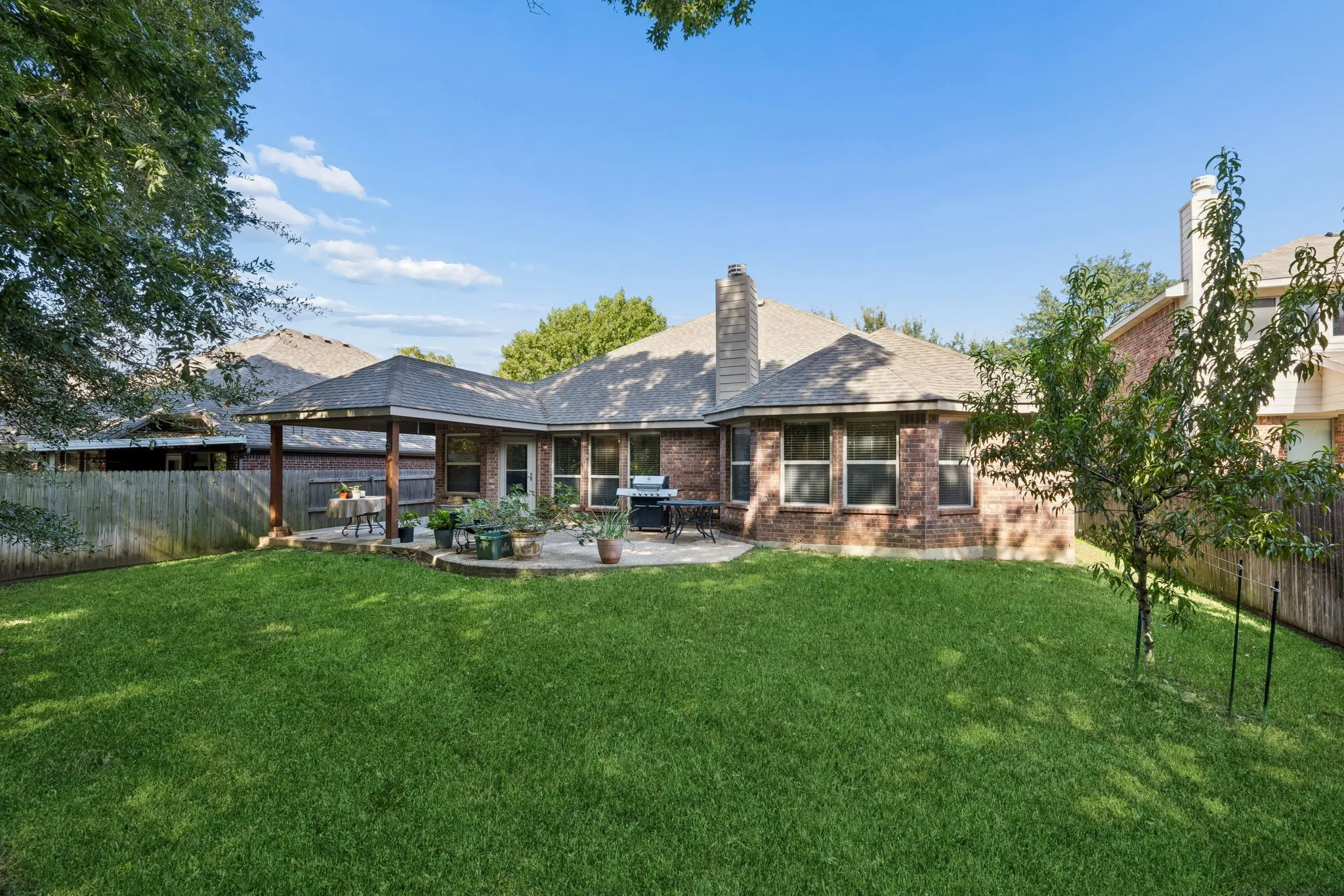 Single Family Residence For Sale in Tarrant County , 504 Valencia Drive, Arlington, Texas 76002, 4 Bedroom, 2 Bathroom, 2 Garage spaces, 2,231 Sqft, built in 2008, mls#21407662, Real Estate Agent in Arlington, Homes For Sale in Tarrant county, Homes For Sale in Arlington, Realtor in Arlington Texas, Real Estate Brokerage Independent Realty Texas, Luminita Cordes Realtor