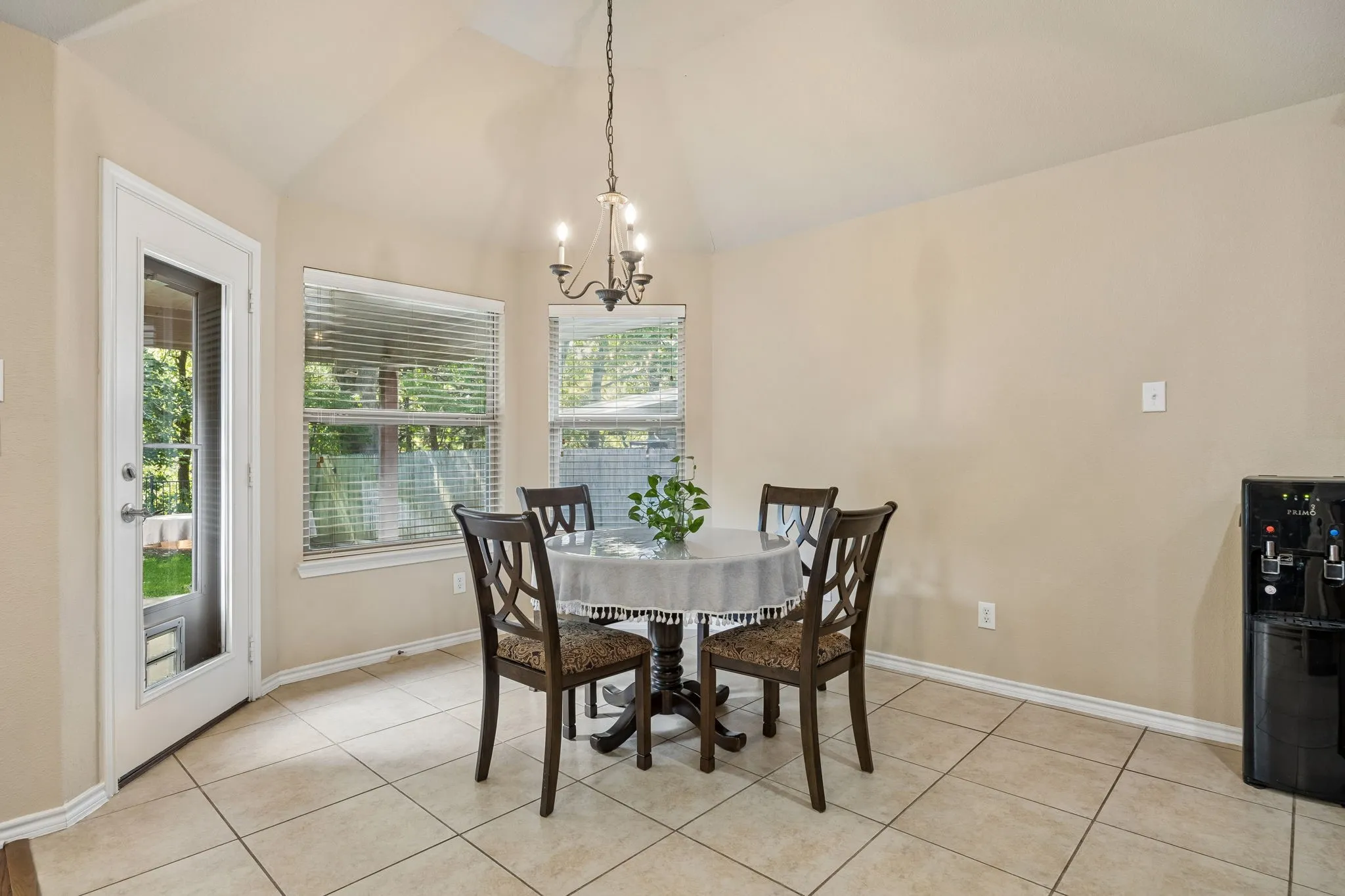 Single Family Residence For Sale in Tarrant County , 504 Valencia Drive, Arlington, Texas 76002, 4 Bedroom, 2 Bathroom, 2 Garage spaces, 2,231 Sqft, built in 2008, mls#21407662, Real Estate Agent in Arlington, Homes For Sale in Tarrant county, Homes For Sale in Arlington, Realtor in Arlington Texas, Real Estate Brokerage Independent Realty Texas, Luminita Cordes Realtor