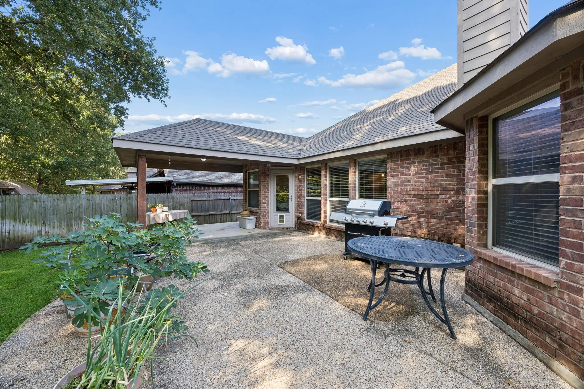 Single Family Residence For Sale in Tarrant County , 504 Valencia Drive, Arlington, Texas 76002, 4 Bedroom, 2 Bathroom, 2 Garage spaces, 2,231 Sqft, built in 2008, mls#21407662, Real Estate Agent in Arlington, Homes For Sale in Tarrant county, Homes For Sale in Arlington, Realtor in Arlington Texas, Real Estate Brokerage Independent Realty Texas, Luminita Cordes Realtor