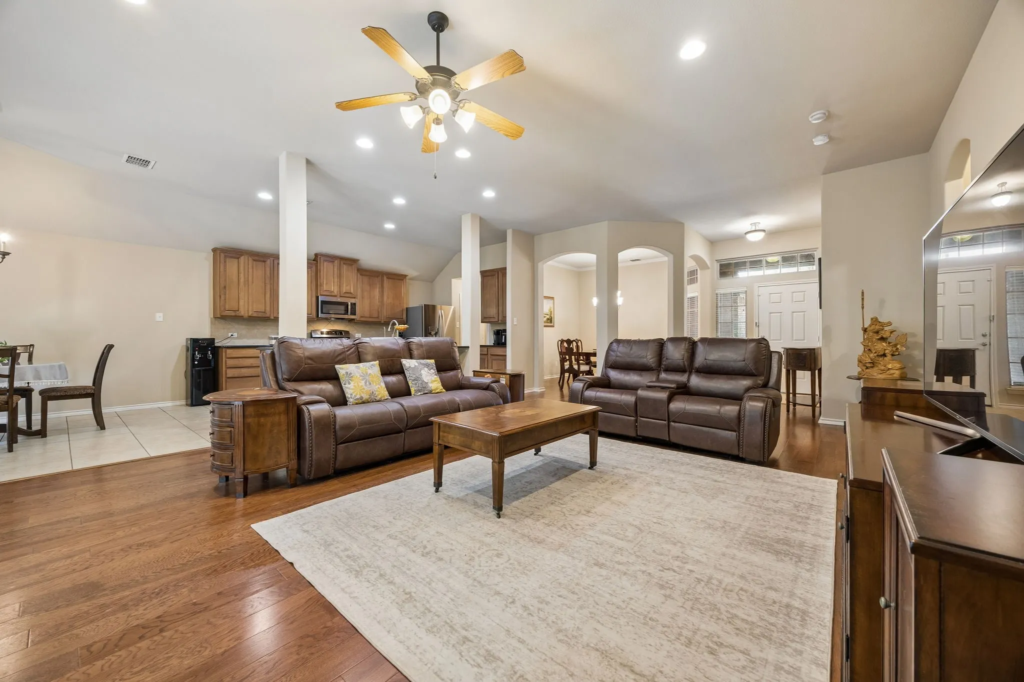 Single Family Residence For Sale in Tarrant County , 504 Valencia Drive, Arlington, Texas 76002, 4 Bedroom, 2 Bathroom, 2 Garage spaces, 2,231 Sqft, built in 2008, mls#21407662, Real Estate Agent in Arlington, Homes For Sale in Tarrant county, Homes For Sale in Arlington, Realtor in Arlington Texas, Real Estate Brokerage Independent Realty Texas, Luminita Cordes Realtor