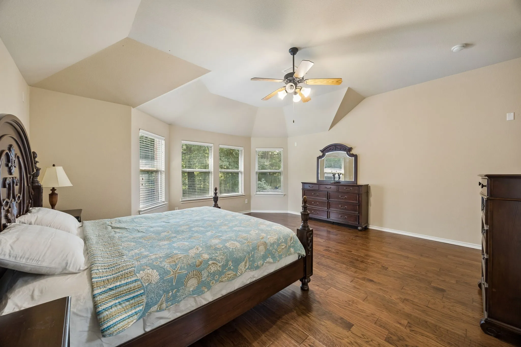 Single Family Residence For Sale in Tarrant County , 504 Valencia Drive, Arlington, Texas 76002, 4 Bedroom, 2 Bathroom, 2 Garage spaces, 2,231 Sqft, built in 2008, mls#21407662, Real Estate Agent in Arlington, Homes For Sale in Tarrant county, Homes For Sale in Arlington, Realtor in Arlington Texas, Real Estate Brokerage Independent Realty Texas, Luminita Cordes Realtor