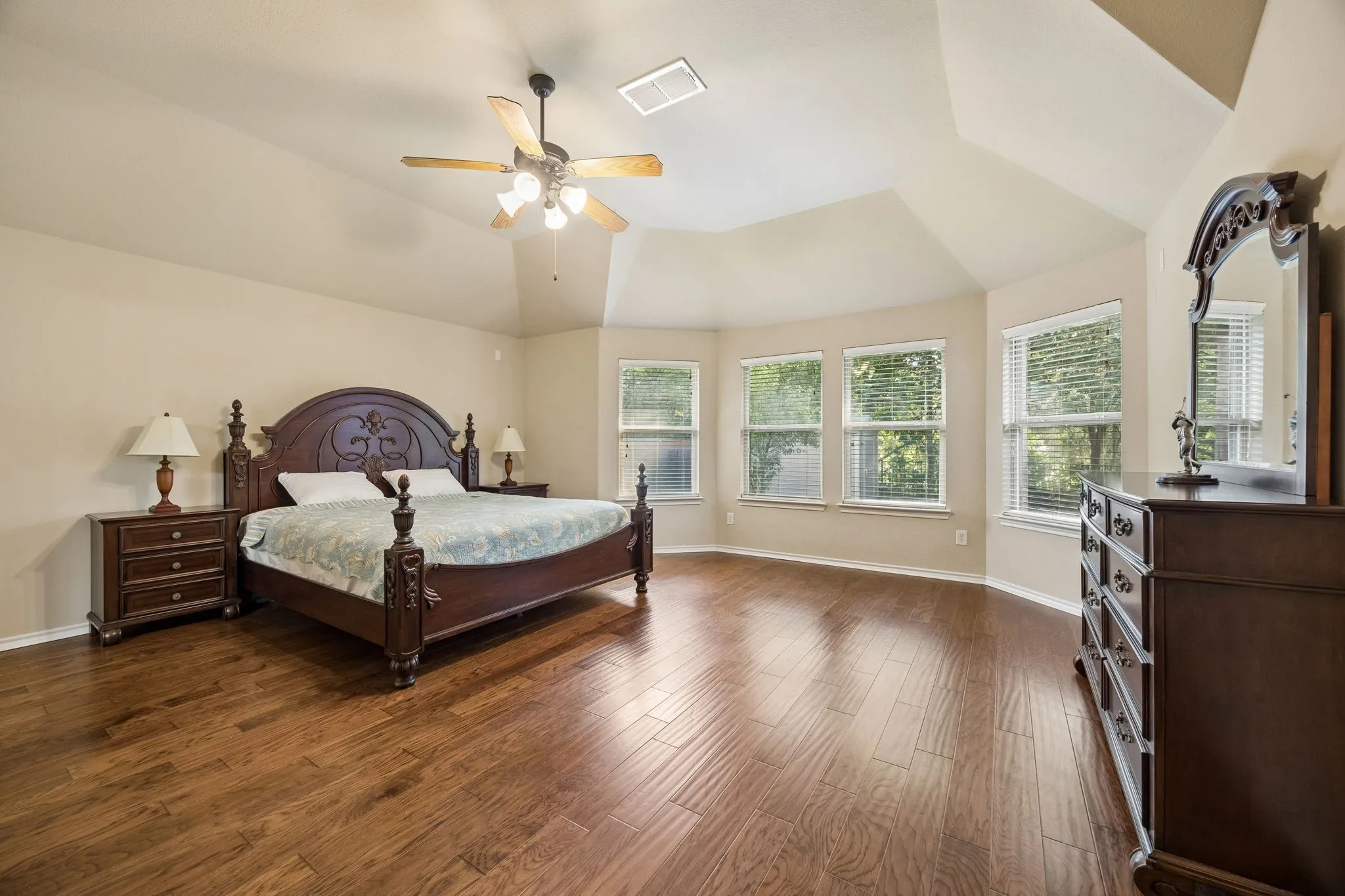 Single Family Residence For Sale in Tarrant County , 504 Valencia Drive, Arlington, Texas 76002, 4 Bedroom, 2 Bathroom, 2 Garage spaces, 2,231 Sqft, built in 2008, mls#21407662, Real Estate Agent in Arlington, Homes For Sale in Tarrant county, Homes For Sale in Arlington, Realtor in Arlington Texas, Real Estate Brokerage Independent Realty Texas, Luminita Cordes Realtor