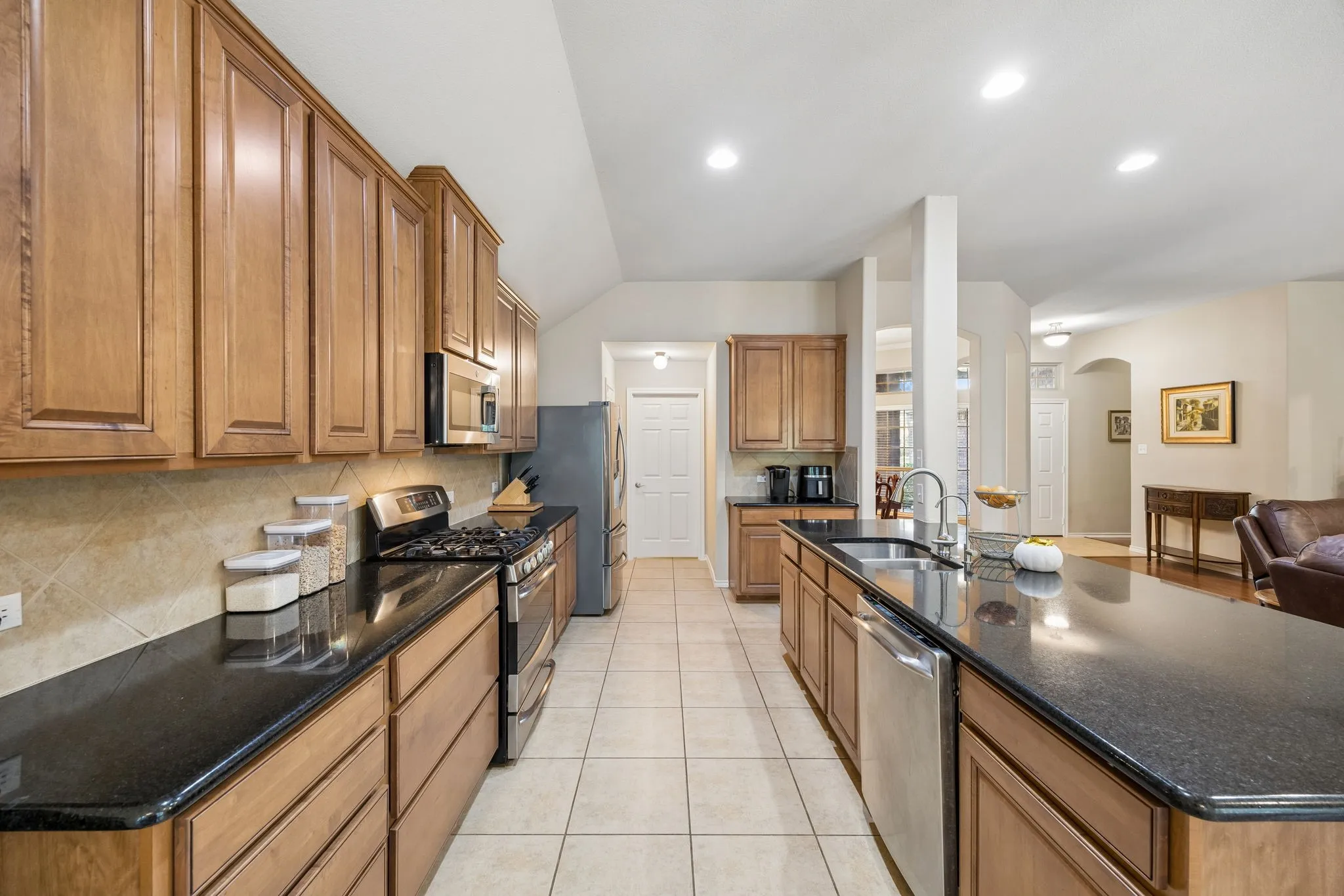 Single Family Residence For Sale in Tarrant County , 504 Valencia Drive, Arlington, Texas 76002, 4 Bedroom, 2 Bathroom, 2 Garage spaces, 2,231 Sqft, built in 2008, mls#21407662, Real Estate Agent in Arlington, Homes For Sale in Tarrant county, Homes For Sale in Arlington, Realtor in Arlington Texas, Real Estate Brokerage Independent Realty Texas, Luminita Cordes Realtor