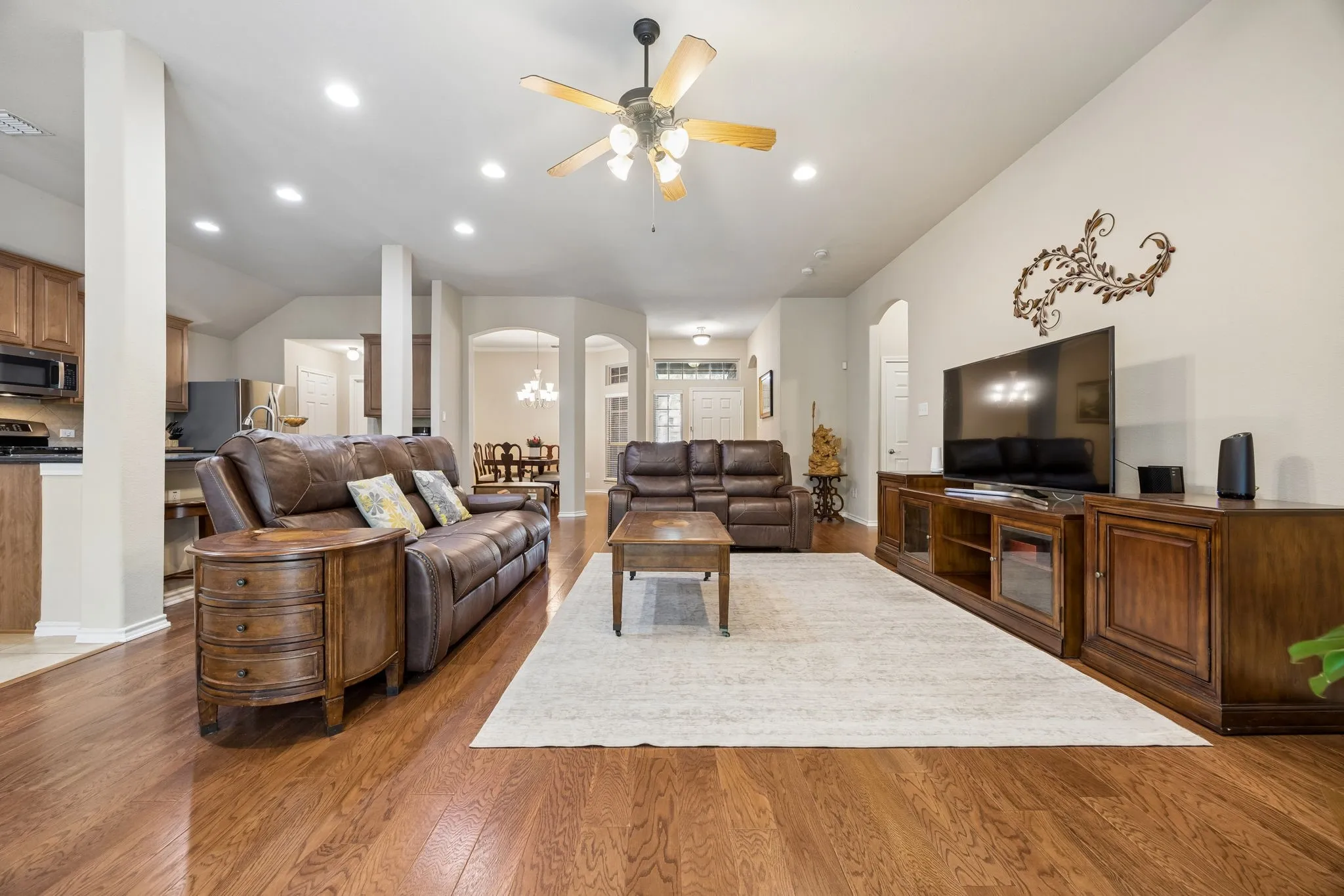 Single Family Residence For Sale in Tarrant County , 504 Valencia Drive, Arlington, Texas 76002, 4 Bedroom, 2 Bathroom, 2 Garage spaces, 2,231 Sqft, built in 2008, mls#21407662, Real Estate Agent in Arlington, Homes For Sale in Tarrant county, Homes For Sale in Arlington, Realtor in Arlington Texas, Real Estate Brokerage Independent Realty Texas, Luminita Cordes Realtor