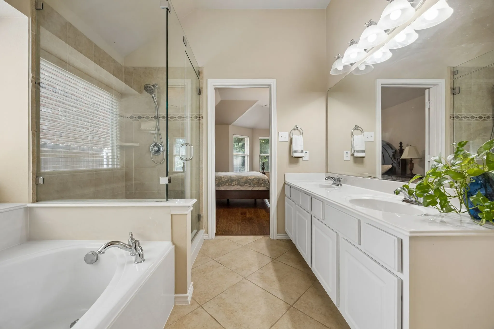 Single Family Residence For Sale in Tarrant County , 504 Valencia Drive, Arlington, Texas 76002, 4 Bedroom, 2 Bathroom, 2 Garage spaces, 2,231 Sqft, built in 2008, mls#21407662, Real Estate Agent in Arlington, Homes For Sale in Tarrant county, Homes For Sale in Arlington, Realtor in Arlington Texas, Real Estate Brokerage Independent Realty Texas, Luminita Cordes Realtor