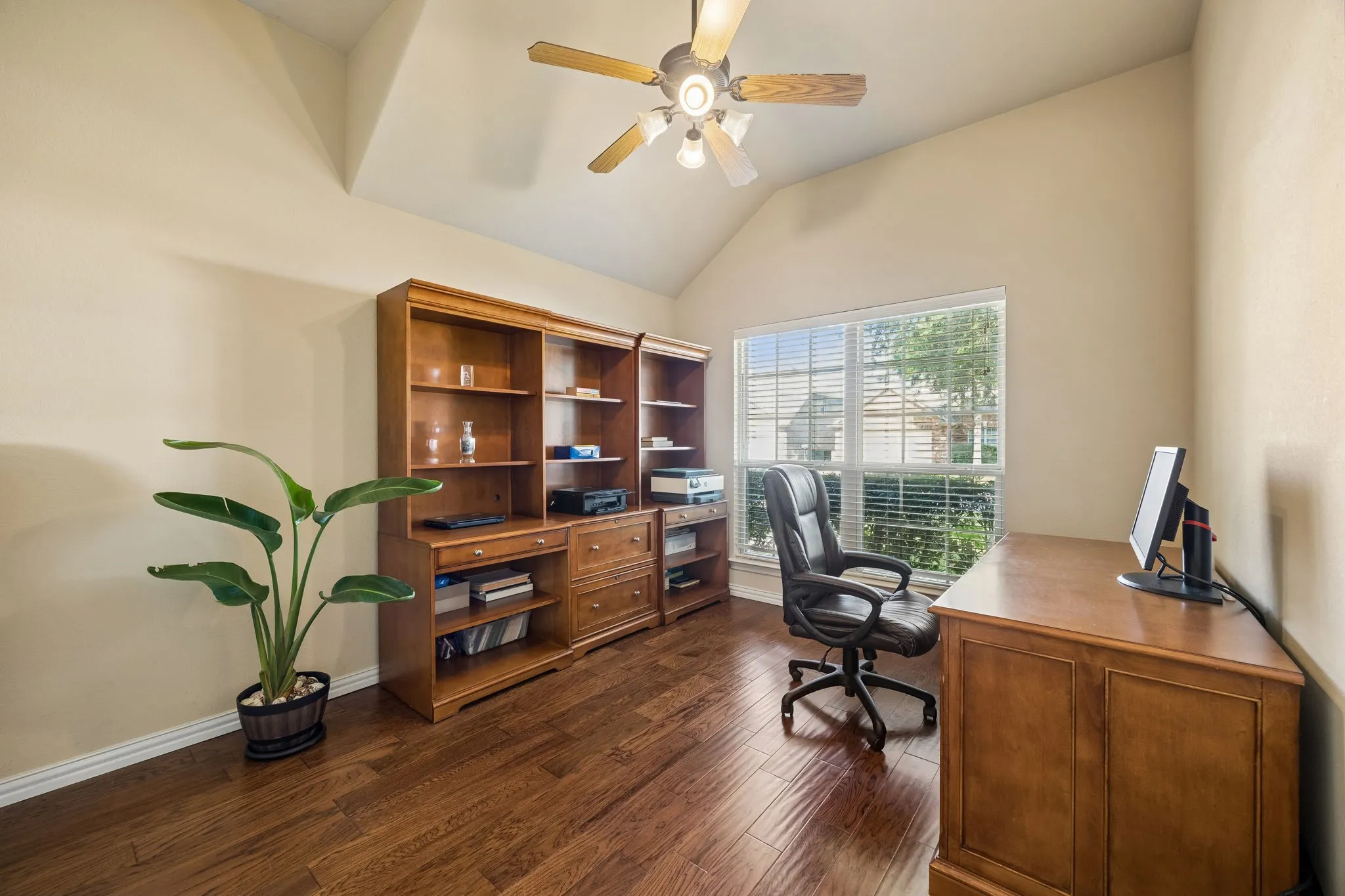 Single Family Residence For Sale in Tarrant County , 504 Valencia Drive, Arlington, Texas 76002, 4 Bedroom, 2 Bathroom, 2 Garage spaces, 2,231 Sqft, built in 2008, mls#21407662, Real Estate Agent in Arlington, Homes For Sale in Tarrant county, Homes For Sale in Arlington, Realtor in Arlington Texas, Real Estate Brokerage Independent Realty Texas, Luminita Cordes Realtor